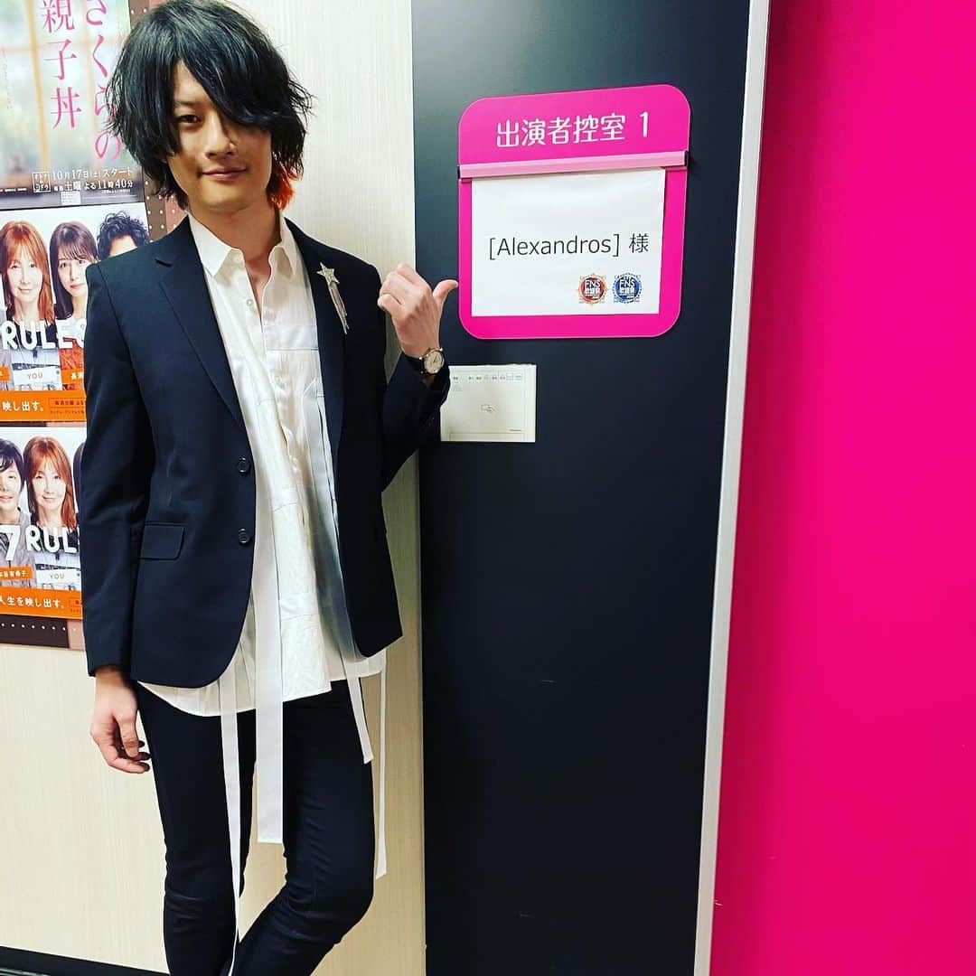 磯部寛之のインスタグラム：「Thank you FNS Kayousai! It was an honor. Hiro FNS歌謡祭ありがとうございました！光栄でした。ひろ  #alexandros #fns歌謡祭 #フジテレビ #cx」