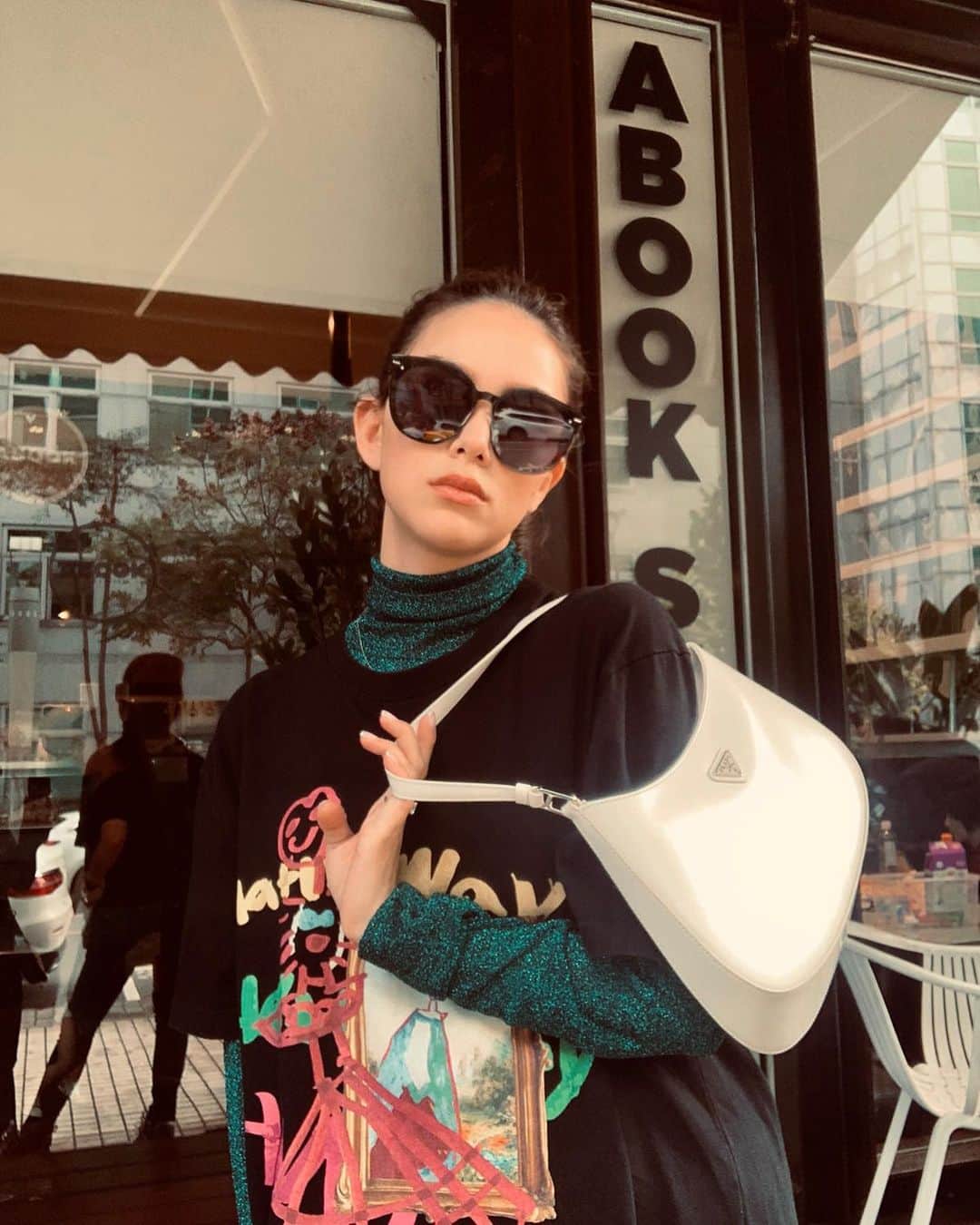 ハンナ・クインリヴァンのインスタグラム：「D e C e M b E r💕  開始轉涼了，記得多加一件唷🧥 #ootd #ootdfashion #ootdstyle」