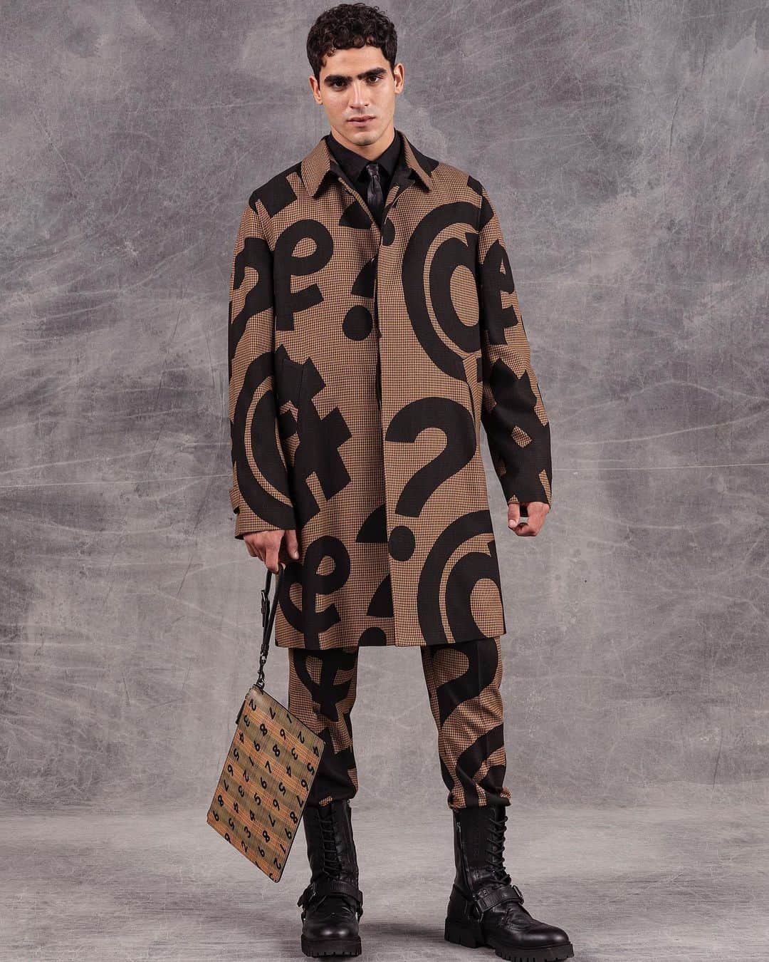 ジェレミー・スコットのインスタグラム：「&!@?# MY NEW @MOSCHINO MENS PRE FALL COLLECTION STARRING @jhona_burjack IS UP ON VOGUE.COM ! CHECK OUT SOME LOOKZ HERE ! ➡️➡️➡️」