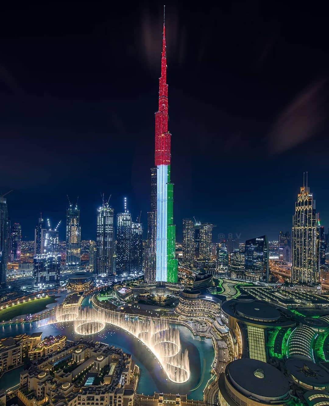 ドバイのインスタグラム：「#اليوم_الوطني_الاماراتي_49  #UAE_National_Day_49 📷:@8v」