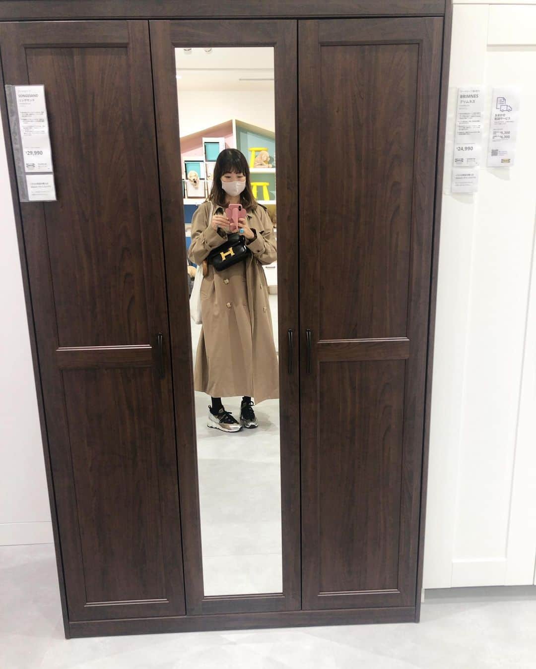 阿部洋子さんのインスタグラム写真 - (阿部洋子Instagram)「🗄 収納欲しいなーって思って。 渋谷のIKEAを探検。 混んでた。  #coat @shinzone_official  #skirt @lecielbleu_official  #shoes @pierrehardy  #bag @hermes @preloved__jp   #ootd #sotd #shoestagram #shoeslover #shoesoftheday #shoesaddict」12月2日 23時32分 - hirocoring