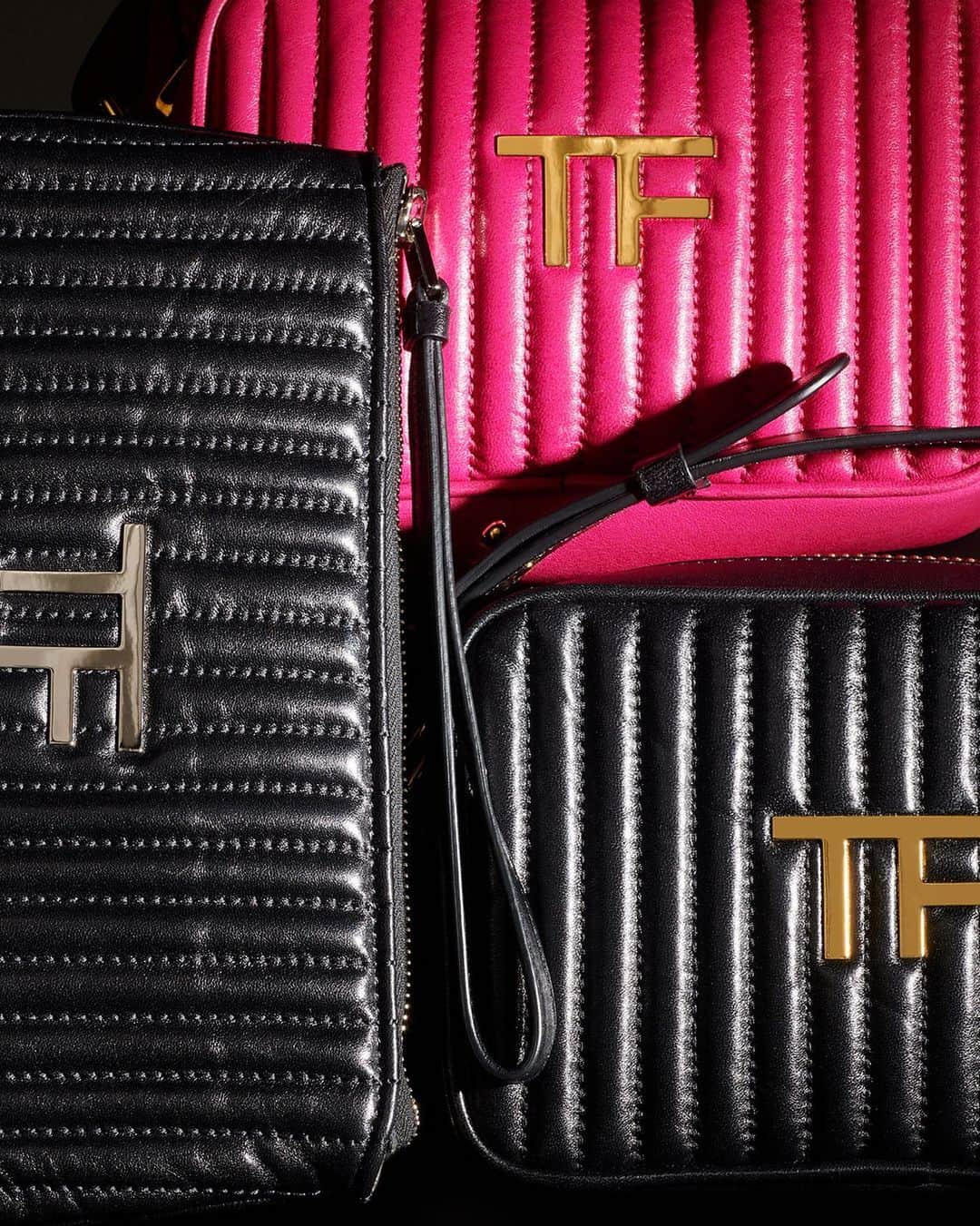 トムフォードさんのインスタグラム写真 - (トムフォードInstagram)「Give her luxurious TOM FORD handbags and accessories. #TOMFORD #TFGIFTS」12月2日 23時35分 - tomford