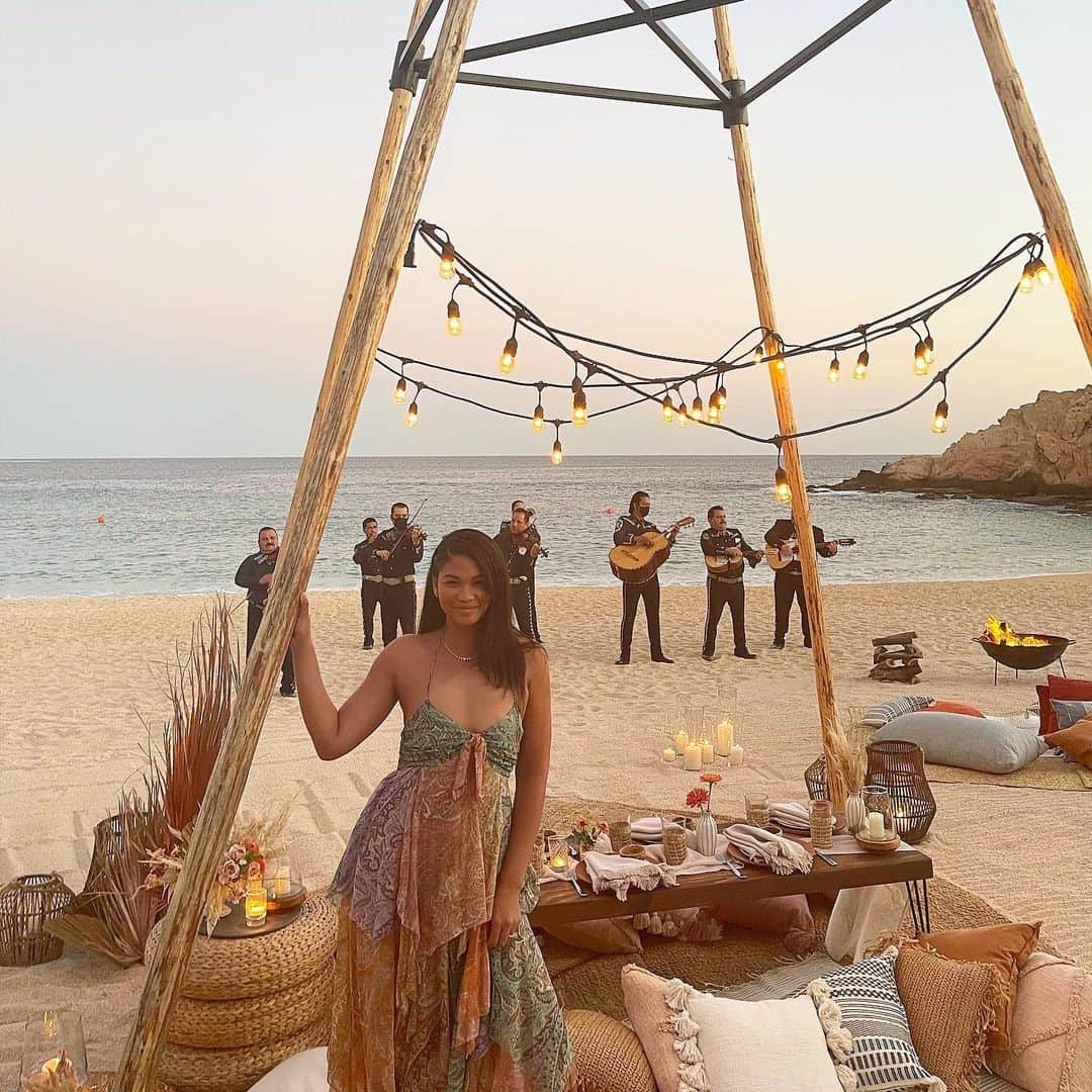 シャネル・イマンのインスタグラム：「Thank you everyone for all the birthday wishes 🌞 I’m so blessed to see another year 🙏🏽 Such a beautiful evening celebrating @montageloscabos」