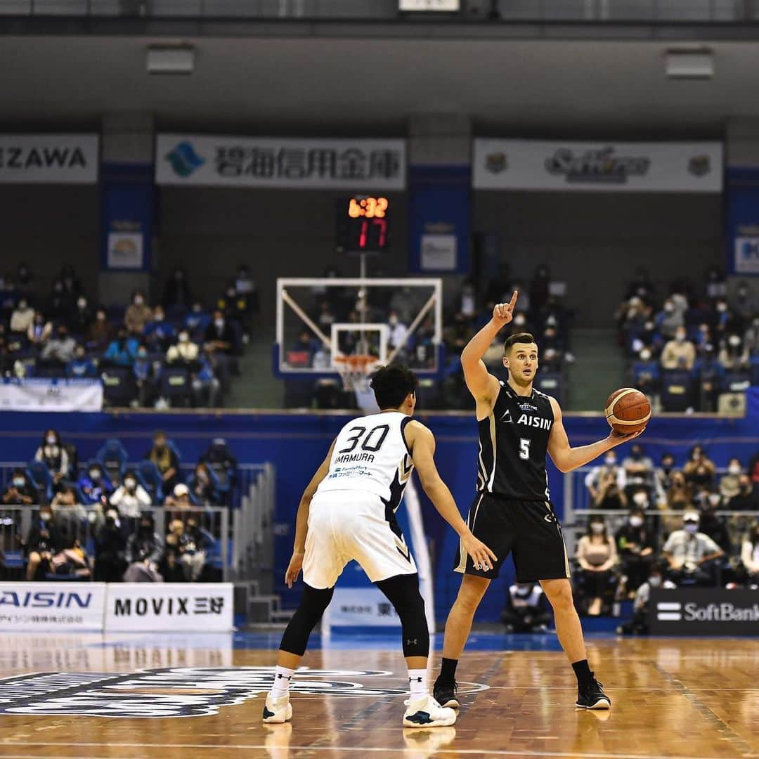 シーホース三河さんのインスタグラム写真 - (シーホース三河Instagram)「12/2（水）vs.琉球 #PHOTO 三河 86-82 琉球 #fightfor_ #シーホース三河 #Bリーグ」12月2日 23時55分 - go_seahorses