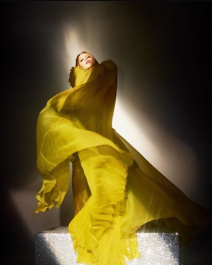 ジャンポール・ゴルチエさんのインスタグラム写真 - (ジャンポール・ゴルチエInstagram)「Love at first sight with pop idol @kylieminogue dancing in a #GaultierParis #AW19 lemon silk mousseline gown for @guardianfashion.⁠ Photographed by @jens_langkjaer.⁠ Styled by @karl_willett.」12月3日 0時02分 - jeanpaulgaultier