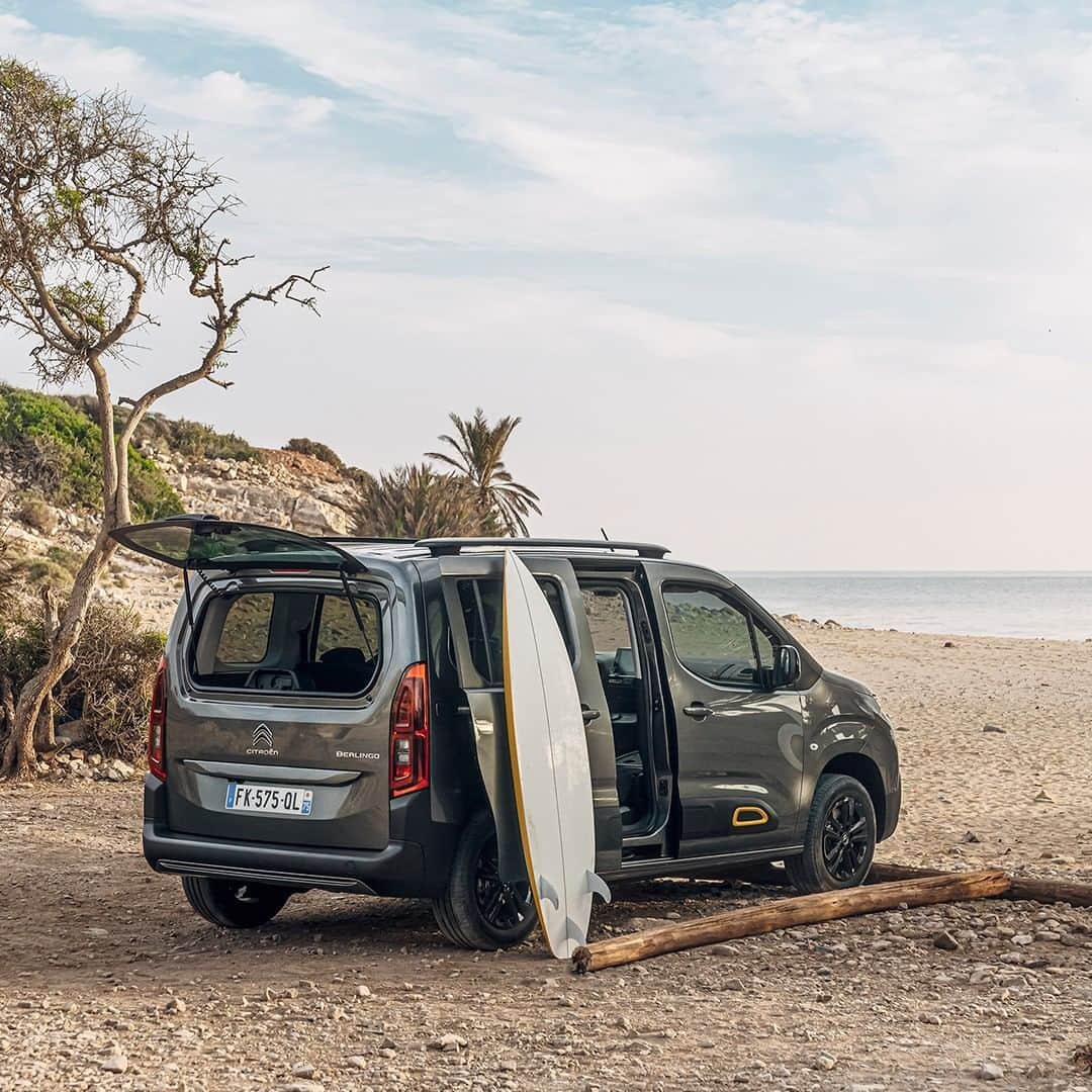 Citroënさんのインスタグラム写真 - (CitroënInstagram)「Whatever your wanderlust, you and your #family will never be better accompanied than by Citroën Berlingo Rip Curl! Order yours today 🌊 #CitroënBerlingo #RipCurl #Comfort #Adventure #Ride #Dream #Surf #Adventures #Trip #Roadtrip #Sea #Car  #InstaCar #Carsofinstagram #Cars #Auto @ripcurl_europe」12月3日 0時08分 - citroen