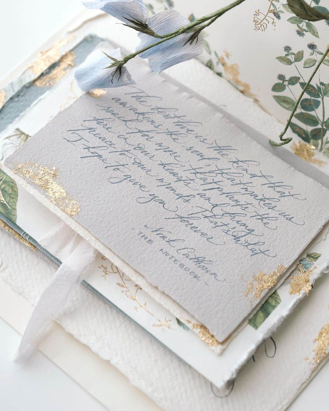 Veronica Halimさんのインスタグラム写真 - (Veronica HalimInstagram)「日本の素敵なカップルのため、 Handmade Styled Shoot Invitation Set「手書き撮影用招待状セット」。新型コロナウィルス感染症の影響で多くの人が結婚式のスケジュールを調整されよりプライベートなパーティーに変更した方々も多いではないかと思います。その特別な日の形見とお祝いを形にするように今回の手書き招待状を作りました。   Handmade Styled Shoot Invitation Set for a sweet couple in Japan. Due to the pandemic many people decided to postponed their reception party and decided to go ahead with an intimate ceremony with family and close friends. This handmade invitation was created as a special keepsake and part of the celebratory that captured the precious moment. —   #vhcalligraphy #truffypi #カリグラフィー #カリグラフィースタイリング #モダンカリグラフィー #calligraphystyling #カリグラフィーワークショップ #weddingstationery #moderncalligraphy #handmadepaper  #penmanship #ウェディング #ウェディングアイテム #カリグラファ #スタイリングワークショップ #スタイリング #prettypapers #weddingsuite #styledshootbundle」12月3日 0時08分 - truffypi