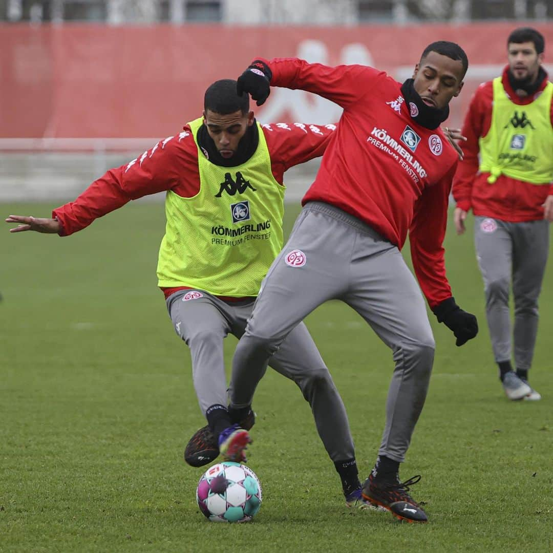 1.FSVマインツ05さんのインスタグラム写真 - (1.FSVマインツ05Instagram)「Gutes Training, @quaison? 😅 Voller Fokus auf Samstag!👍🏼 #mainz05 #bundesliga #training」12月3日 0時18分 - 1fsvmainz05