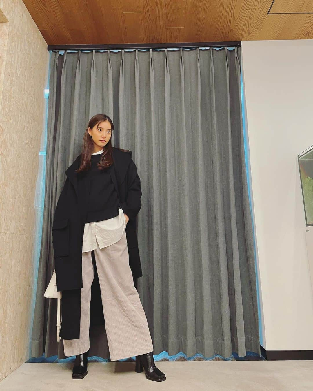 新木優子さんのインスタグラム写真 - (新木優子Instagram)「私服 coat : @etretokyo  tops : @snidel_official  pants : @norc.jp  shoes : @amerivintage  earring : @knowhowjewelry   撮影の時だけマスク外しています🙇🏻‍♀️✨」12月3日 0時21分 - yuuuuukko_