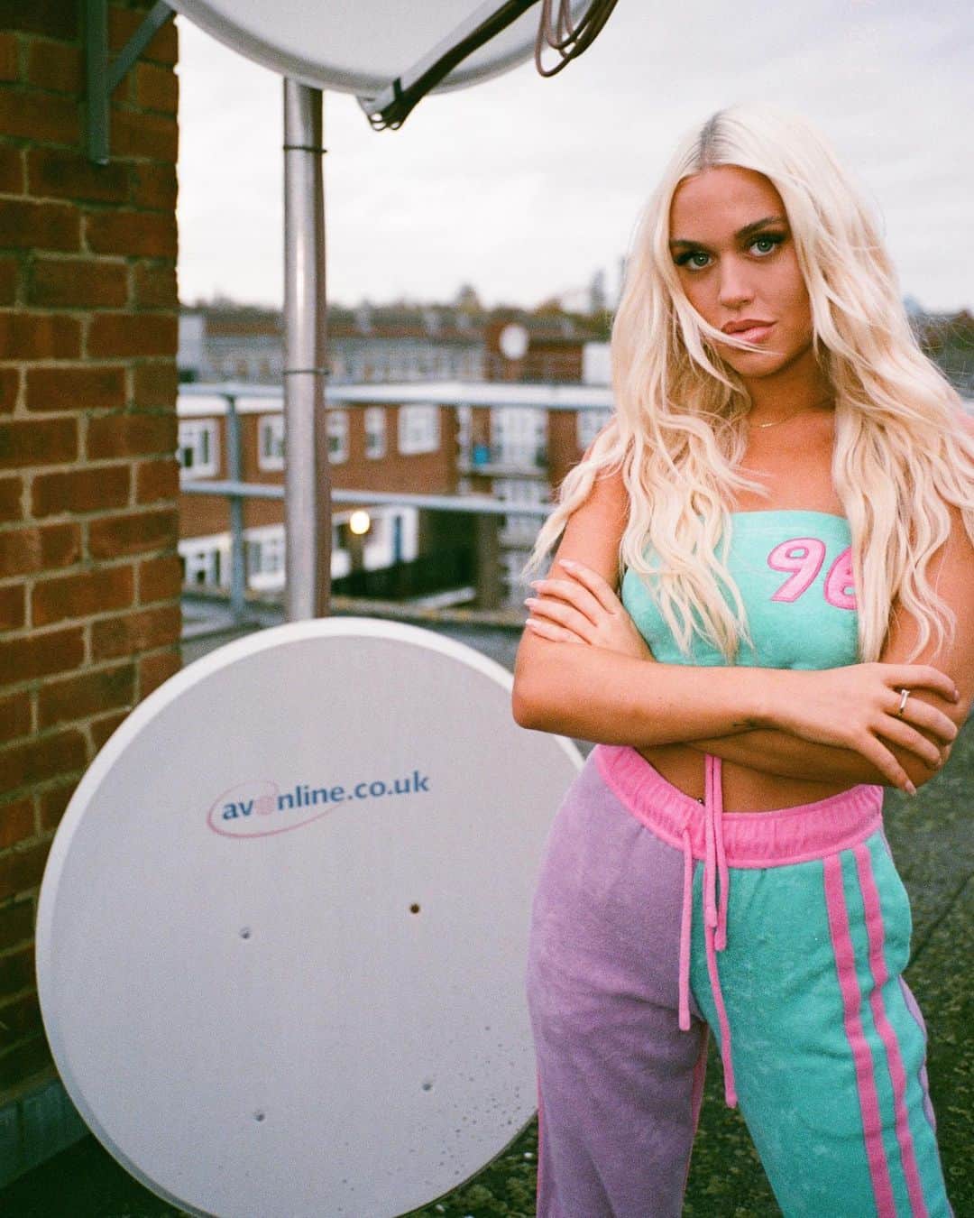 ロッティー・トムリンソンのインスタグラム：「LDN ❤️」