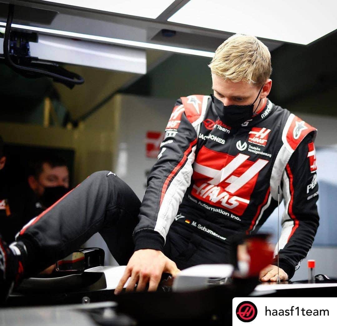 F1さんのインスタグラム写真 - (F1Instagram)「Seat fit complete ✅  @mickschumacher was in the paddock in preparation for his FP1 run in Abu Dhabi and the post-season young drivers test  📷 #Repost x @haasf1team   #F1 #Formula1 #Motorsports #Schumacher」12月3日 0時33分 - f1