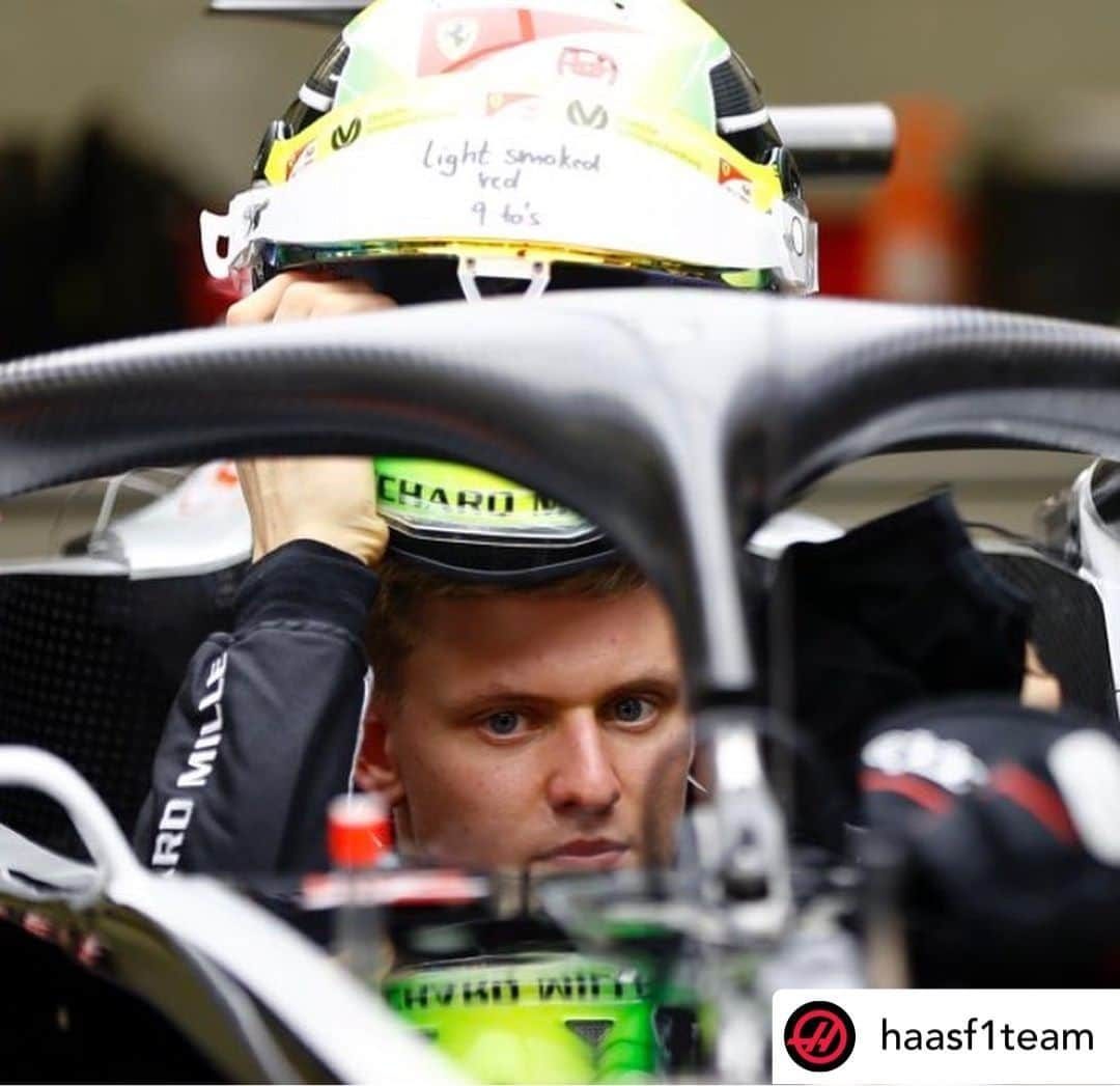 F1さんのインスタグラム写真 - (F1Instagram)「Seat fit complete ✅  @mickschumacher was in the paddock in preparation for his FP1 run in Abu Dhabi and the post-season young drivers test  📷 #Repost x @haasf1team   #F1 #Formula1 #Motorsports #Schumacher」12月3日 0時33分 - f1