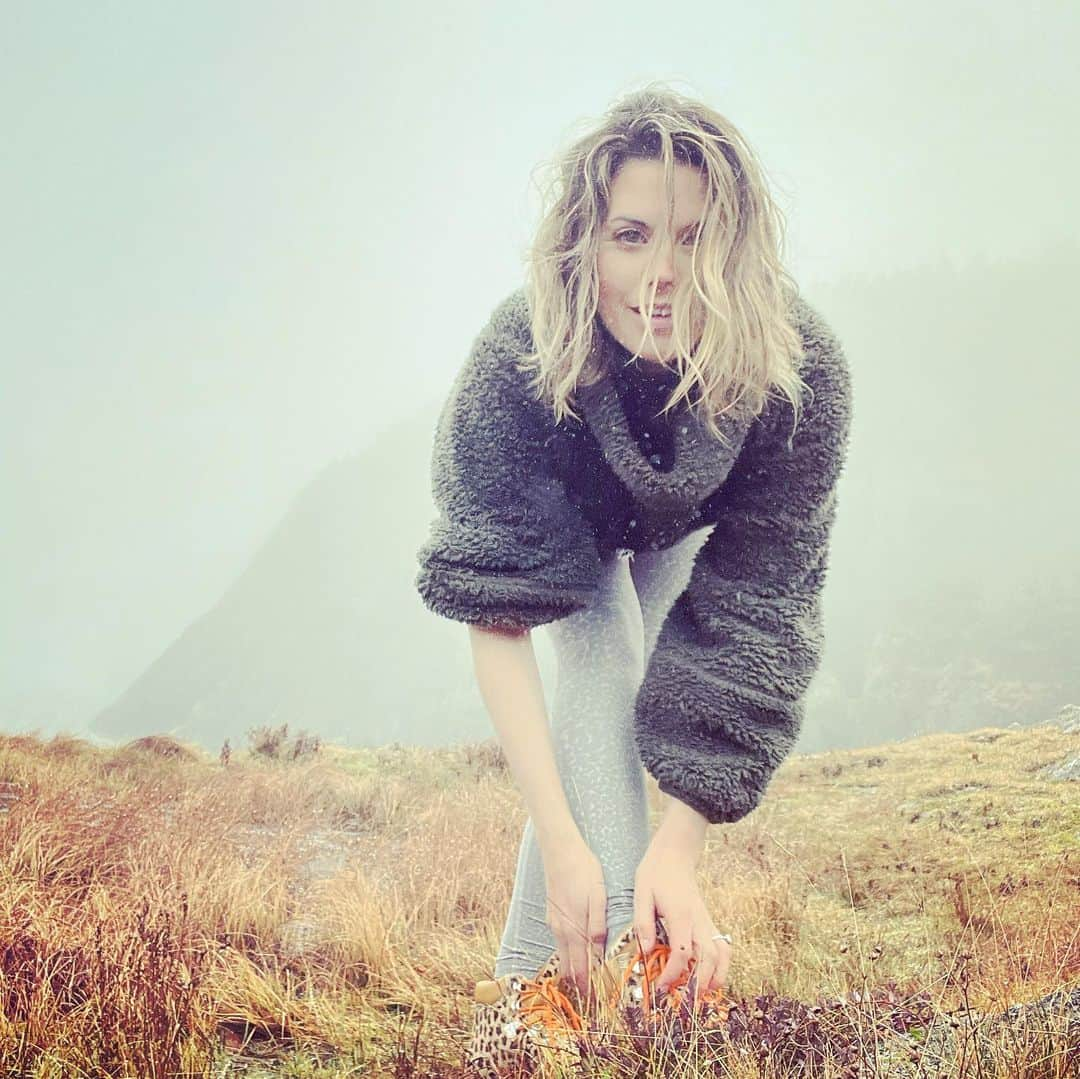 ミーガン・オリーさんのインスタグラム写真 - (ミーガン・オリーInstagram)「Into the mist... #fog #blonde #nature」12月3日 0時35分 - officialmeghanory