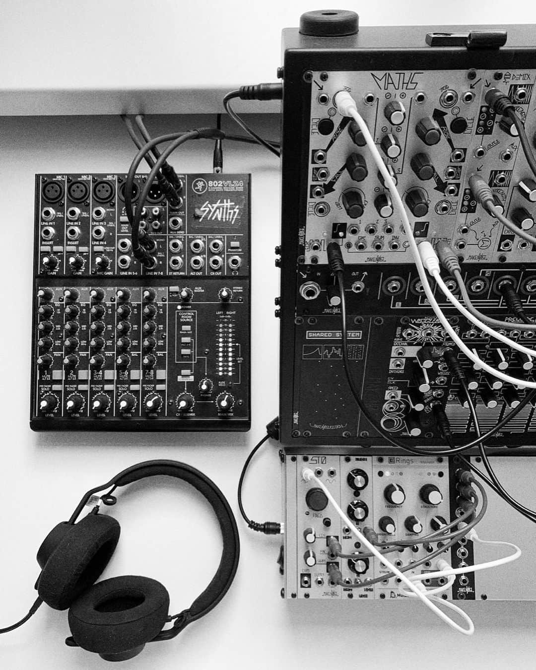 AIAIAIのインスタグラム：「Alcantara In the studio. The Alcantara on the E08 with it’s soft and durable surface makes it very comfortable to wear, even over longer periods of time. It’s ideal for the DJ, producer and music maker at home, spending hours making beats and creation music.」