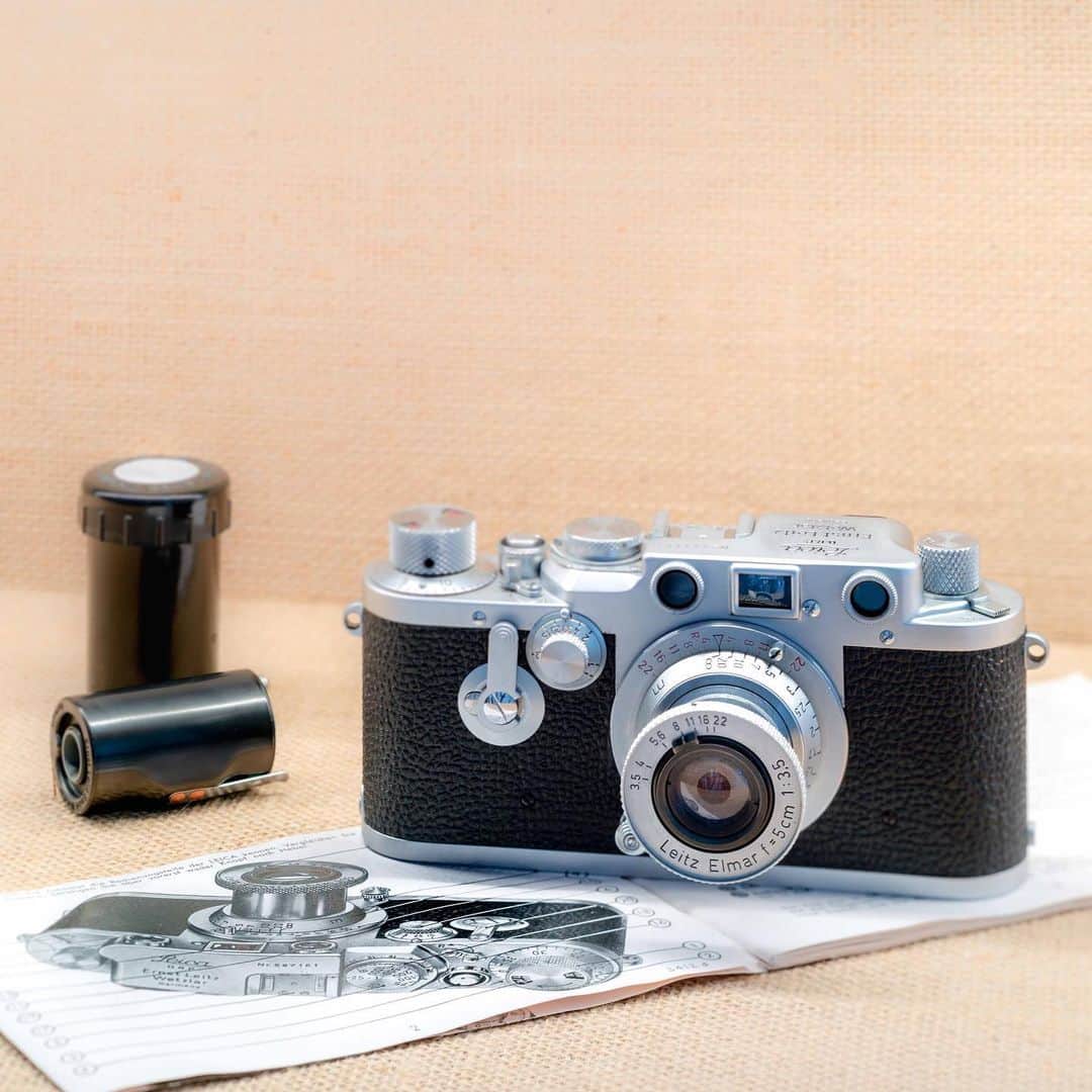 のインスタグラム：「#Leica photographers in search of cameras and lenses from any era now have access to a safe and regulated trading platform: the Leica Classic Store enables customers to buy and sell #vintage and second-hand cameras while benefiting from the on-site services provided by Leica Customer Care. The first Leica Classic Store has been open since early October at the Leica Camera headquarters in Wetzlar and is intended to be followed by many more worldwide.  #LeicaCamera #Leica #🔴📷 #LeicaClassicStore #rareleica」
