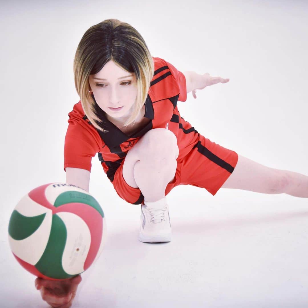 姫沢のインスタグラム：「#haikyuu #haikyuucosplay #kozumekenma #kozumekenmacosplay #himezawa #姫沢　#ハイキュー　#孤爪研磨 #レイヤー　#コスプレイヤー　＃ドイツ人　#外国人　#コミケ」