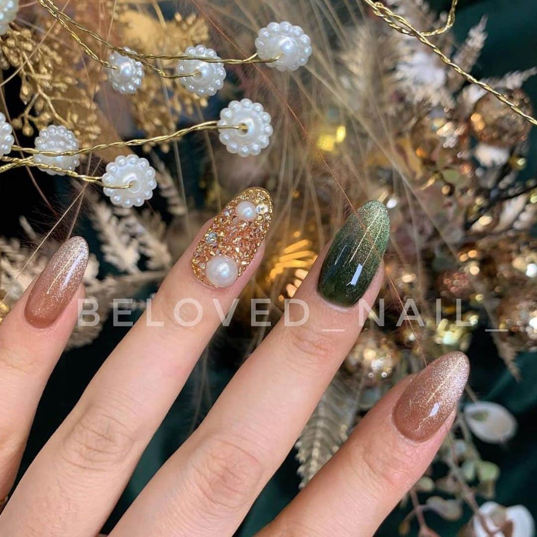 Icegel Nailさんのインスタグラム写真 - (Icegel NailInstagram)「크리스마스에는 아이스젤 별빛네일하세요🤩🤩 너무 예쁘자나요~~~✨✨✨  Repost @beloved_nail_ ・・・ #연말네일#크리스마스네일  더 많은 디자인 준비되어 있어요🙃🙂  ❗️디자인,가격 인스타스토리 참고❗️  @icegelnail #별빛네일#자석젤#사랑입니다  . #네이버예약 가능합니다 💡빌러브드네일 검색 .」12月3日 1時07分 - icegelnail