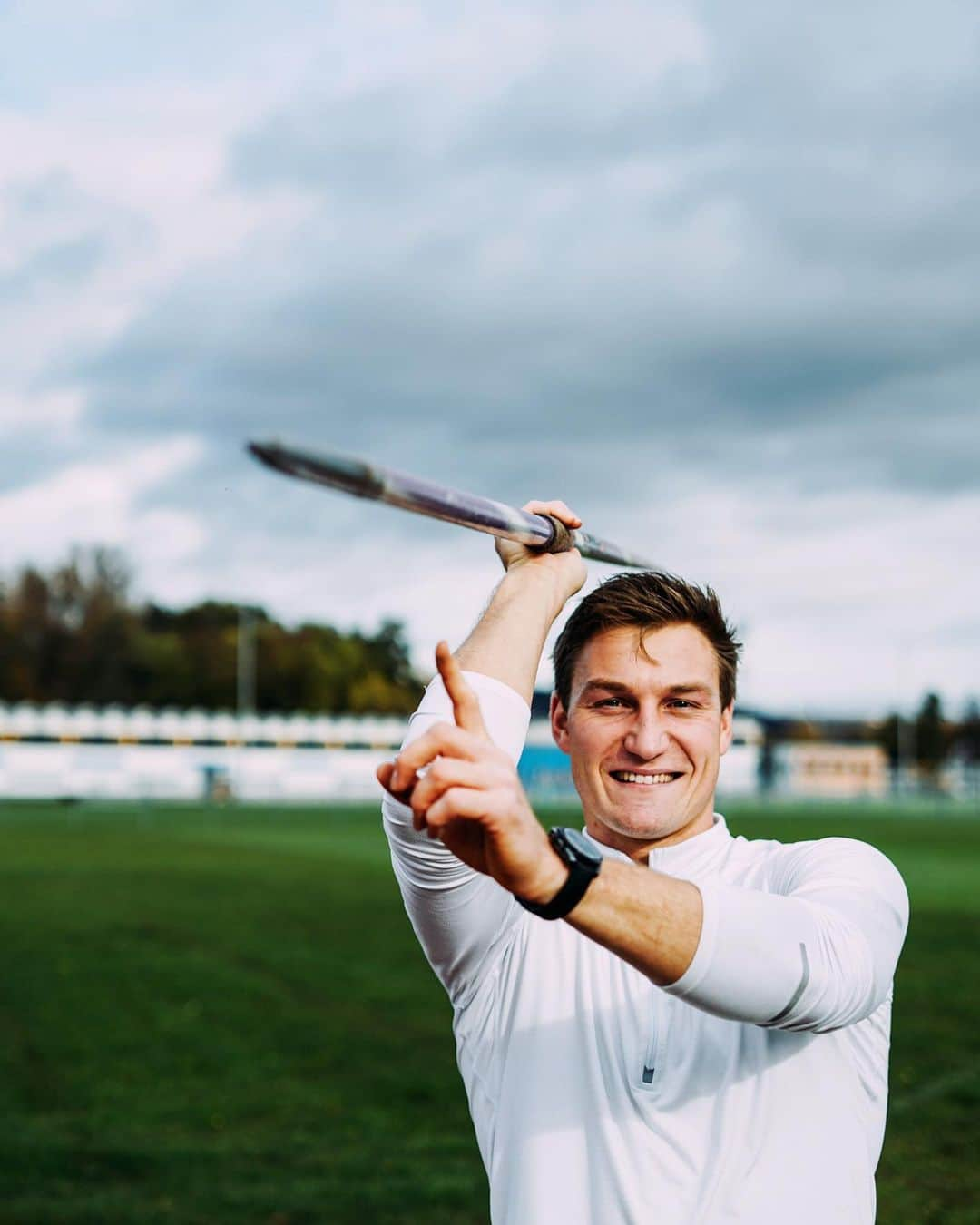 トーマス・レーラーさんのインスタグラム写真 - (トーマス・レーラーInstagram)「The tip of the javelin - what‘s your favorite? Blunt, sharp or something in between?  For me deciding about the right javelin in training or competition is always a matter of daily feelings, wind conditions, thermic factors and of course some experience based feelings! Let me know if you have a specific issue with your javelin pick decisions ✌🏼🚀 #javelin #tip #javelinfacts #learnjavelin #speerwurf #javelinthrow #throw #throwers」12月3日 1時07分 - thomasroehler