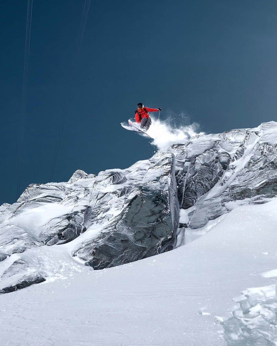 アルピナさんのインスタグラム写真 - (アルピナInstagram)「Amazing shot by @sebastienvarlet!  📸 @maxime_rambaud #AlpinaWatches #ReachYourSummit #AlpinaFamily」12月3日 1時00分 - alpinawatches