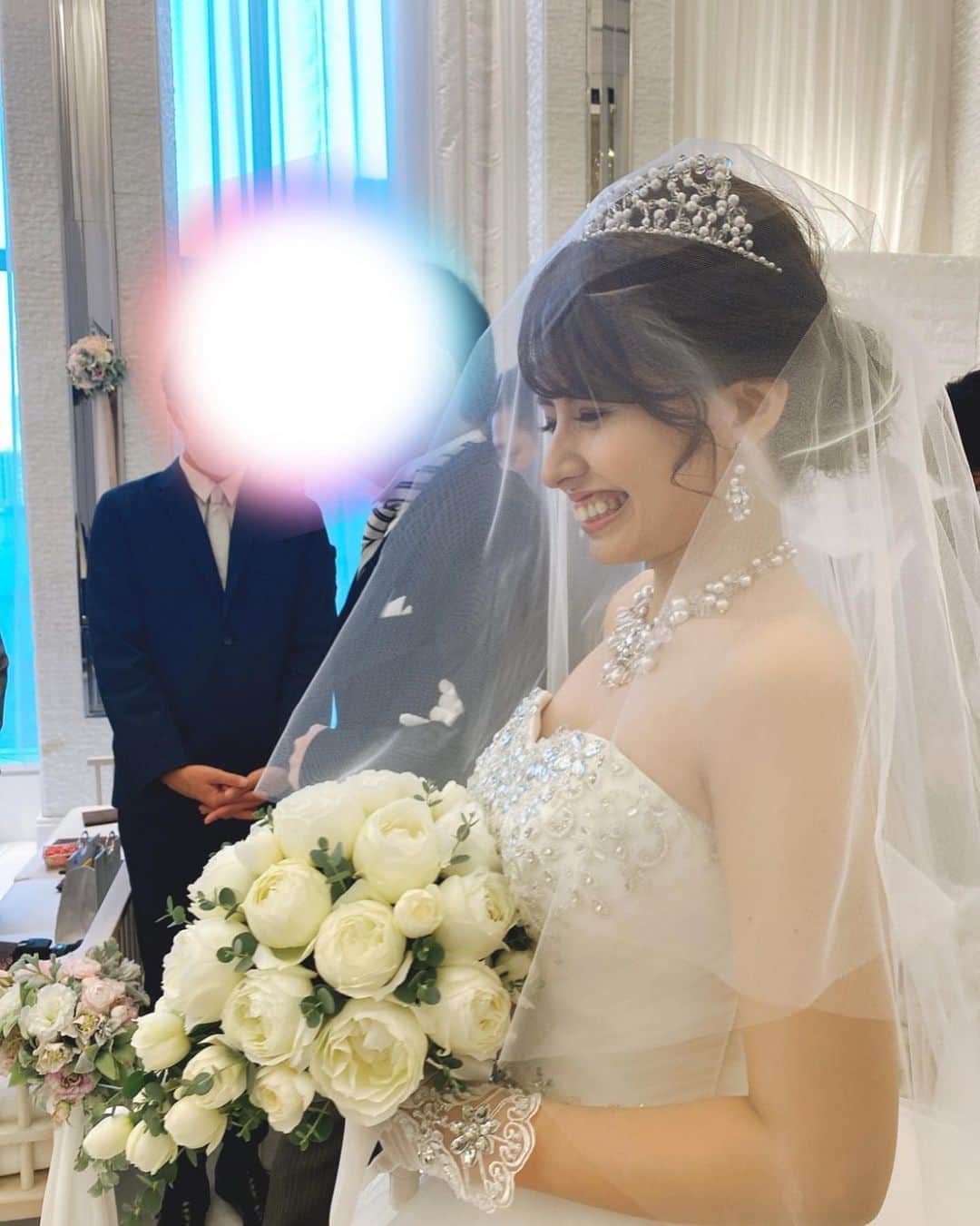 夏樹りえのインスタグラム：「. . 感謝と愛が溢れる素敵な1日でした🌹💍 ドレスで分けて更新するのでしばらくお付き合い下さいませ笑👰‍♀️💓 . #結婚式#wedding#ルージュドベニ#rougedebeni#weddingdress#weddingphoto#卒花嫁#花嫁#卒花嫁レポ #specialthanks#ずっとずっと憧れてた結婚式#beni#バージンロード#素敵#チャペル#ウェディングフォト #ウェディングケーキ #ミニオン #ミニオンケーキ」
