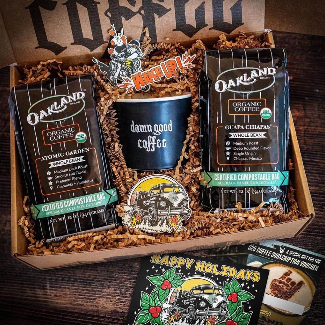 マイク・ダーントさんのインスタグラム写真 - (マイク・ダーントInstagram)「Yo Santa,  this is what me and all my Homies want! @oaklandcoffee Oakland  gift boxes are ready! 🤘🏽☕️ 🎁   #santasgotabrandnewbag  #organic #compostablepackaging  #fairlytraded  #Damngoodcoffee」12月3日 1時14分 - mikedirnt