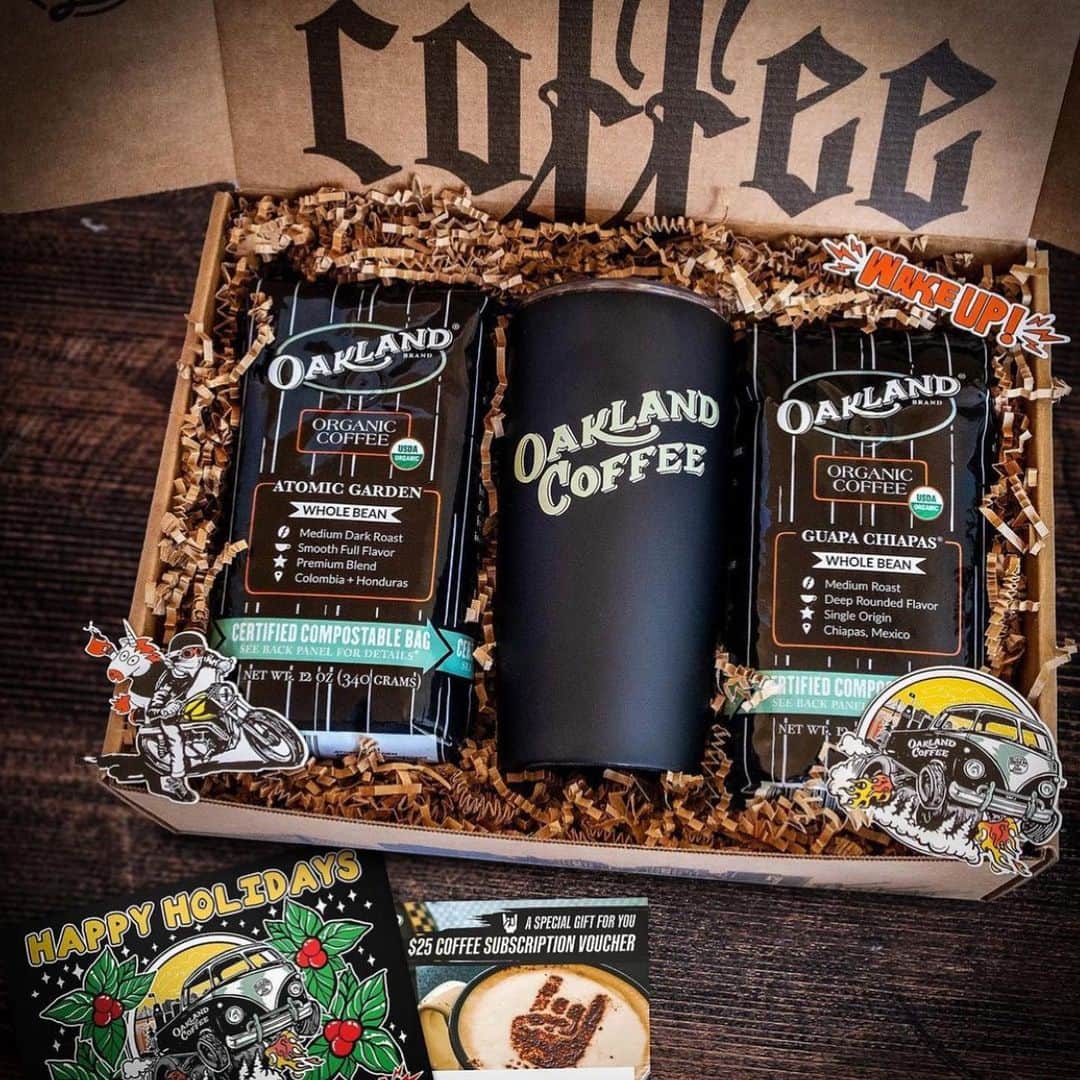 マイク・ダーントのインスタグラム：「Yo Santa,  this is what me and all my Homies want! @oaklandcoffee Oakland  gift boxes are ready! 🤘🏽☕️ 🎁   #santasgotabrandnewbag  #organic #compostablepackaging  #fairlytraded  #Damngoodcoffee」