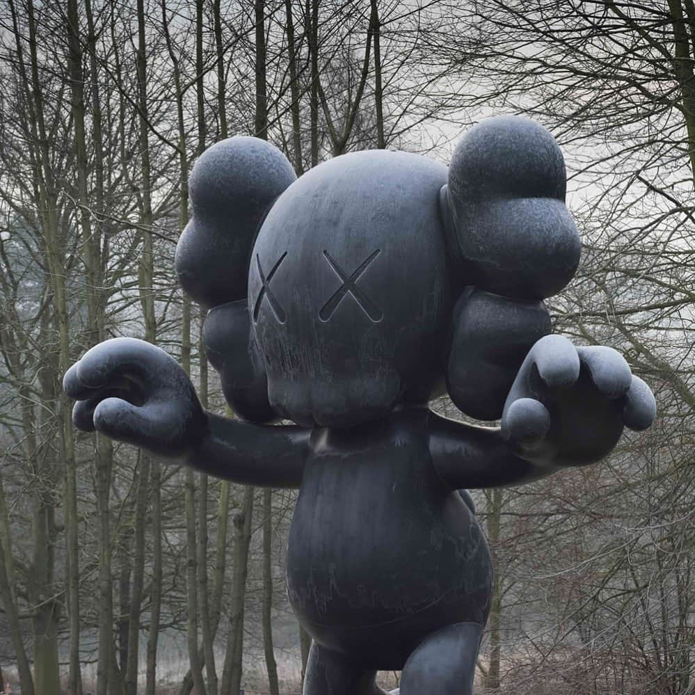 KAWSONEさんのインスタグラム写真 - (KAWSONEInstagram)「Pretty cold out today... FINAL DAYS at @yspsculpture 2016 #KAWS 📷 by @jontywilde」12月3日 1時18分 - kaws