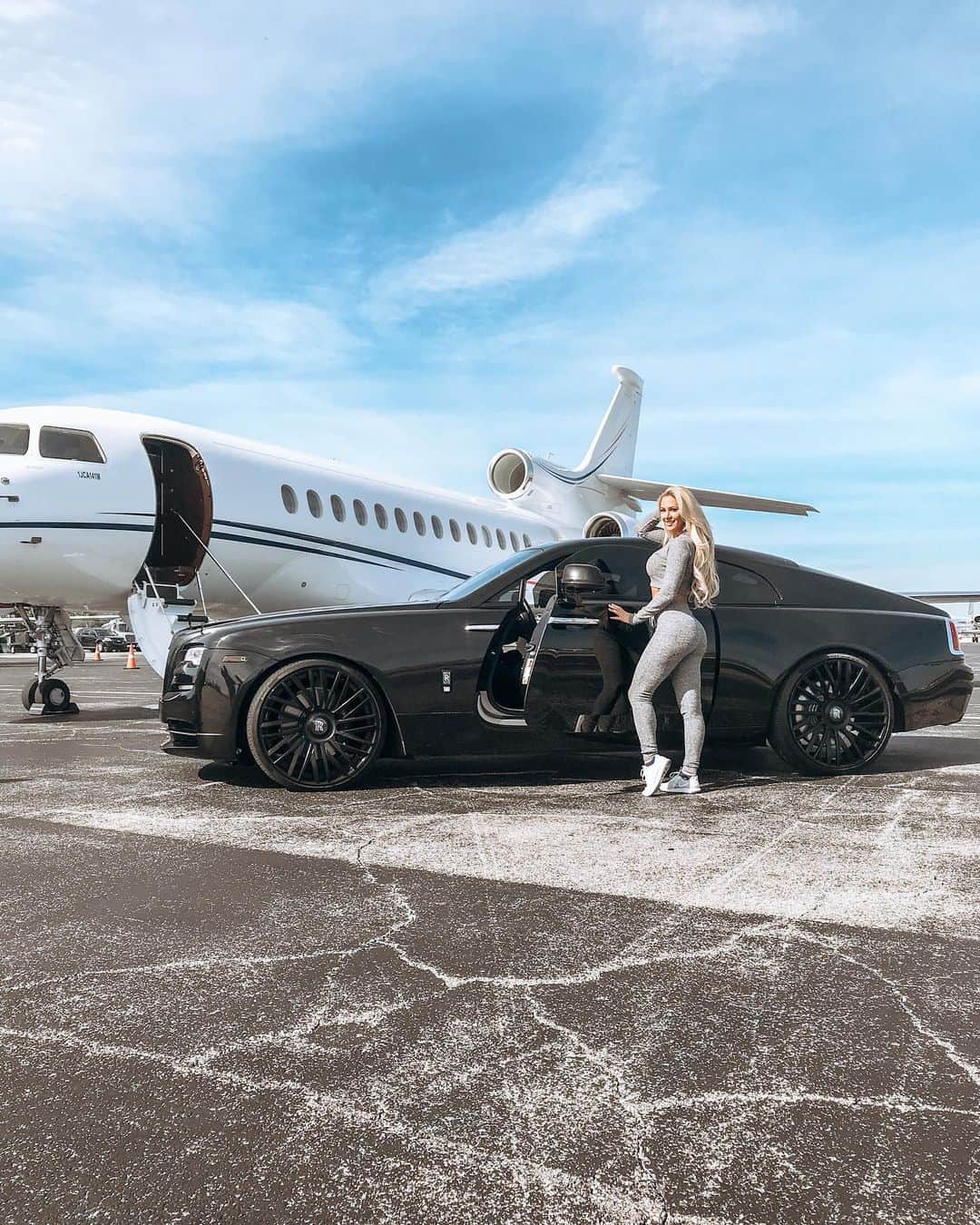 Kindly Myersのインスタグラム：「Traveling in style with @theheavyweightfactory」
