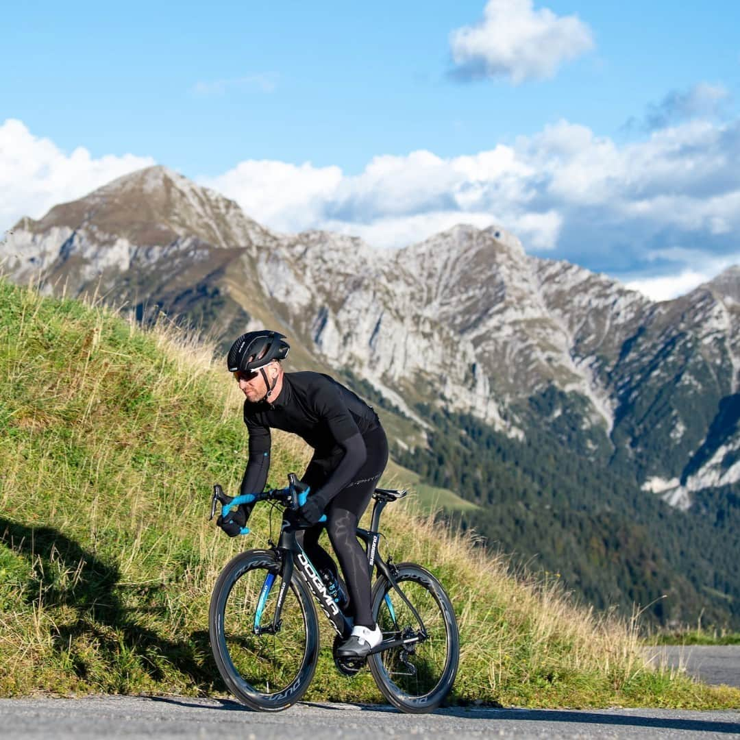 Shimanoさんのインスタグラム写真 - (ShimanoInstagram)「The unique challenges of Winter riding are what make them so memorable. What was your most epic winter ride like? #ShimanoRoad #ShimanoClothing」12月3日 1時39分 - rideshimano