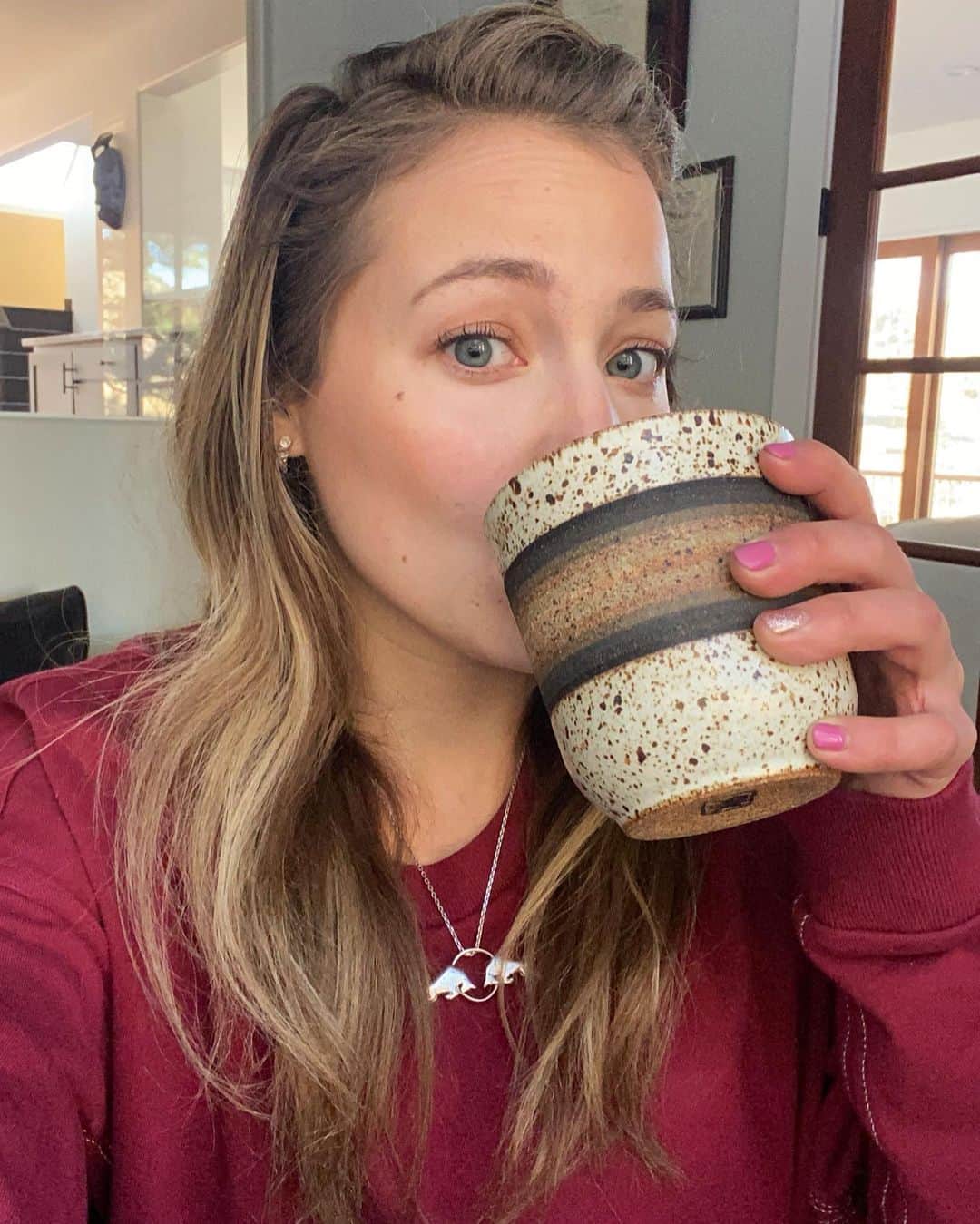 サッシャ・ディギーリアンのインスタグラム：「It’s December? 🤯 Who else feels ready for a new year? ☕️」
