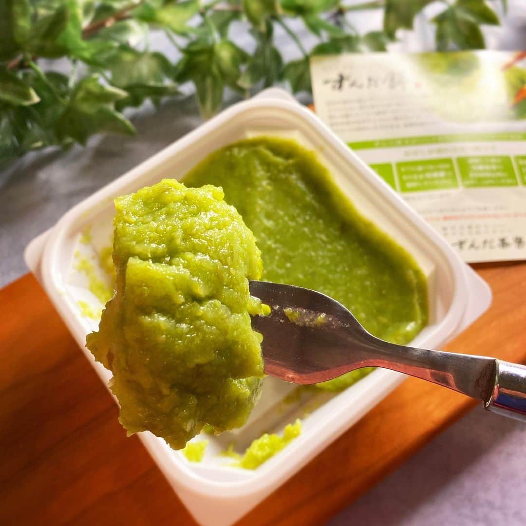 イトウジュン（タイ料理研究家）さんのインスタグラム写真 - (イトウジュン（タイ料理研究家）Instagram)「#仙台 の #お土産  この時期でもちゃーんと #ずんだ餅 あるんだー😍✨😋 #冷凍 だからめちゃ美味しい #甘さ控え目 で どんどん食べれちゃう @zundasaryo の ずんだ餅はめちゃ美味しいよー 本当に #作りたて みたいな味❣️  #ずんだ茶寮  #枝豆  #仙台グルメ  #仙台土産  #仙台スイーツ  #仙台のお土産  #出張 が多い方から #いただいた  #夜食 #糖分補給  #お餅 #餅好き #和菓子好きな人と繋がりたい  #和菓子好き  #スイーツグラム #夜中のおやつ  #夜中の飯テロ  #飯テロ #お土産グラム  #お土産  #お土産ありがとう」12月3日 1時51分 - junito.13