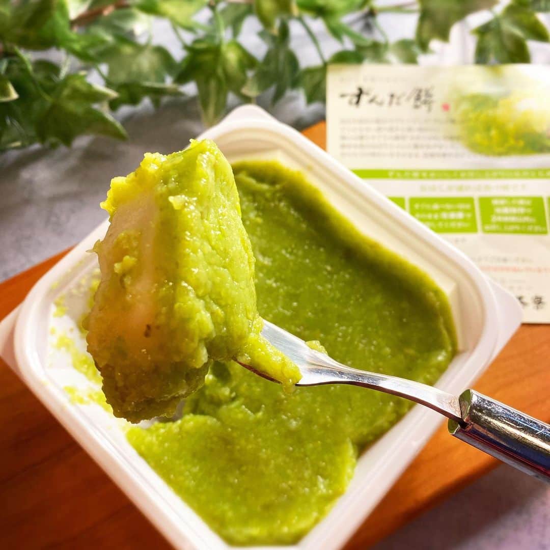 イトウジュン（タイ料理研究家）さんのインスタグラム写真 - (イトウジュン（タイ料理研究家）Instagram)「#仙台 の #お土産  この時期でもちゃーんと #ずんだ餅 あるんだー😍✨😋 #冷凍 だからめちゃ美味しい #甘さ控え目 で どんどん食べれちゃう @zundasaryo の ずんだ餅はめちゃ美味しいよー 本当に #作りたて みたいな味❣️  #ずんだ茶寮  #枝豆  #仙台グルメ  #仙台土産  #仙台スイーツ  #仙台のお土産  #出張 が多い方から #いただいた  #夜食 #糖分補給  #お餅 #餅好き #和菓子好きな人と繋がりたい  #和菓子好き  #スイーツグラム #夜中のおやつ  #夜中の飯テロ  #飯テロ #お土産グラム  #お土産  #お土産ありがとう」12月3日 1時51分 - junito.13