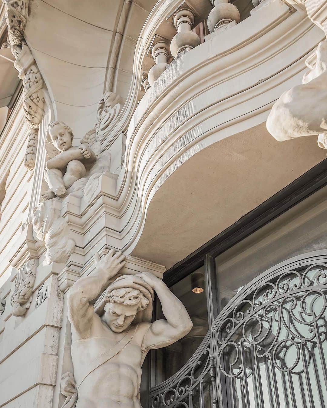 Anna Nyströmのインスタグラム：「City details 🤍」