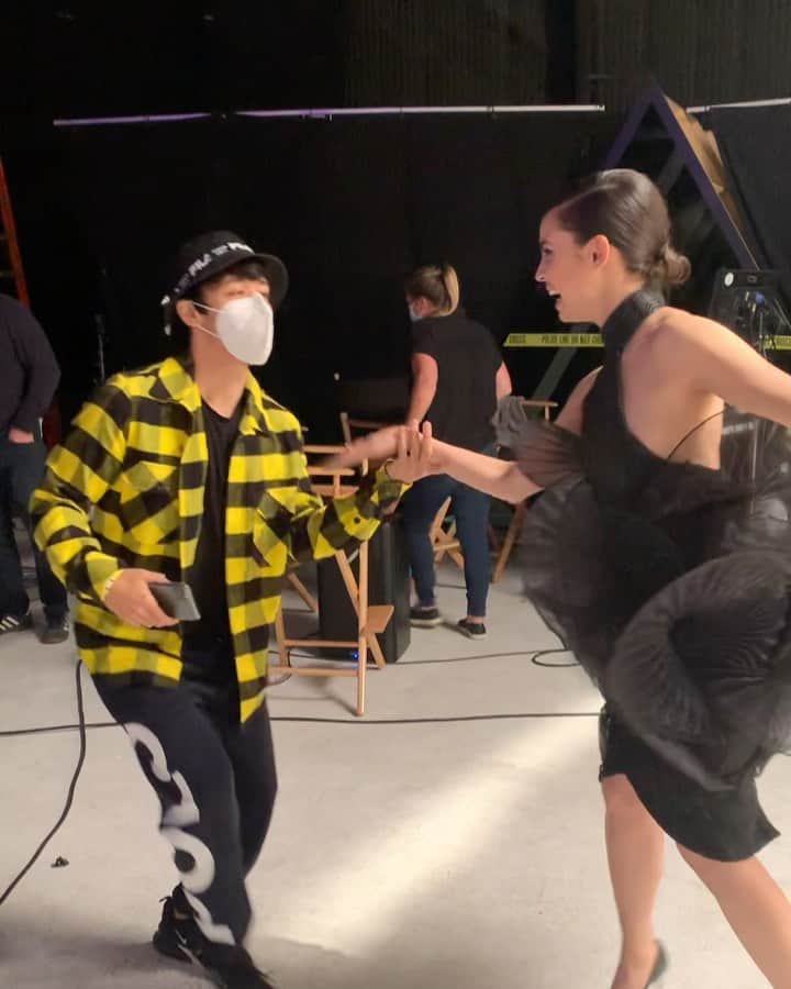 カイル・ハナガミのインスタグラム：「When it’s a 15 hour day on set, you have to find ways to keep people motivated. I adore you @sofiacarson.  _________  Behind the scenes of “Guess I’m a Liar” directed by @hannahluxdavis.」