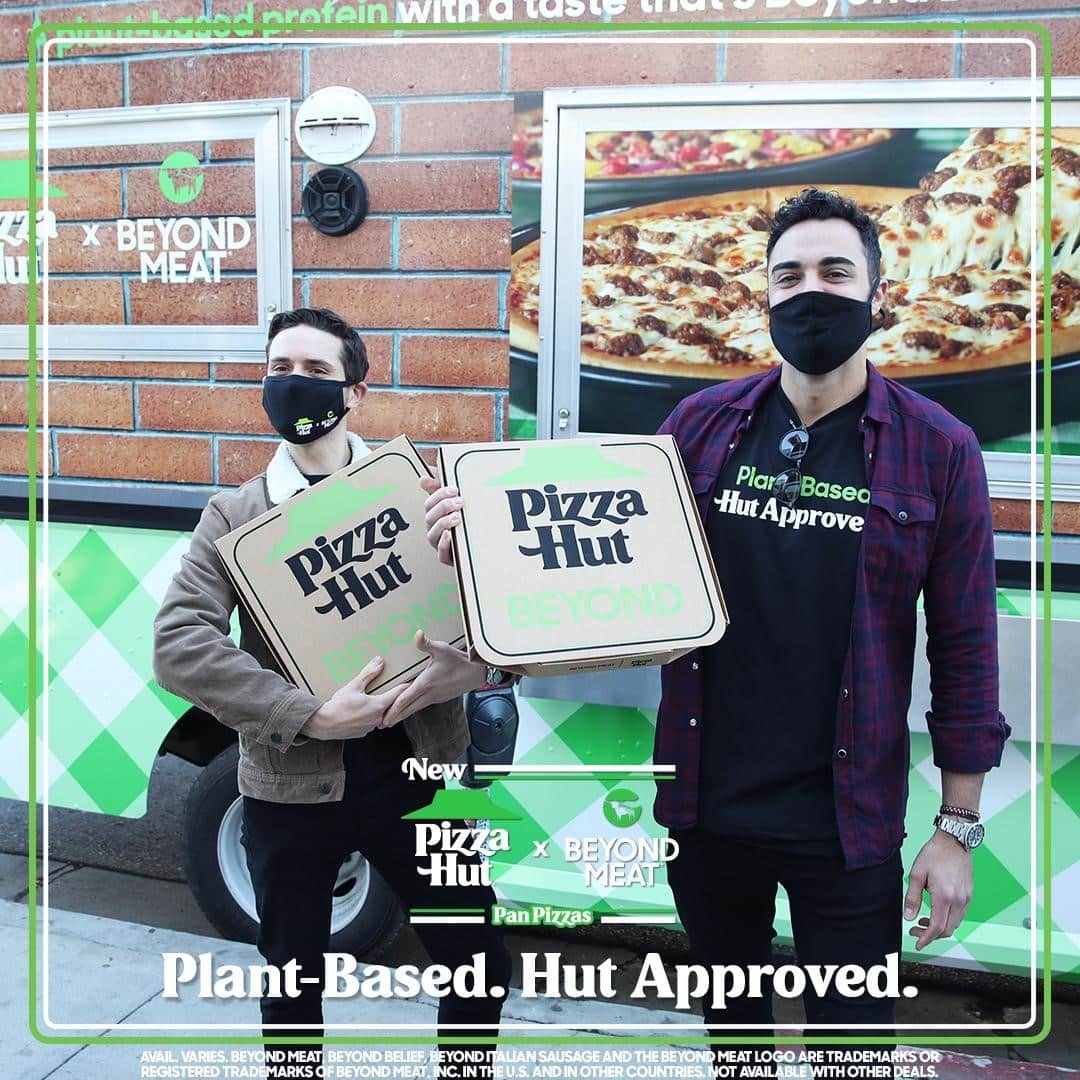 Pizza Hutのインスタグラム：「Just another day passing out slices of NEW Beyond Italian Sausage Pizza. No biggie 😉. Order yours today before they're gone! #PizzaHutAmbassador」