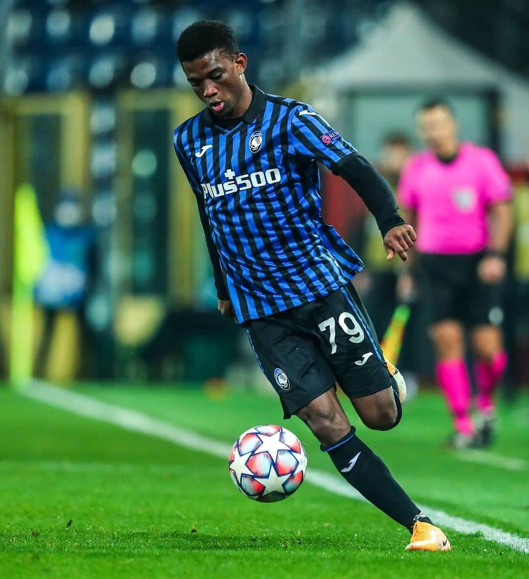 アタランタBCさんのインスタグラム写真 - (アタランタBCInstagram)「🌟 Prima presenza in @championsleague! 💪🏾 @amaddiallo79 1️⃣st #UCL appearance! Well done Amad! 👏🏾 ⠀ #GoAtalantaGo ⚫️🔵 #Atalanta #BergAMO #ForzaAtalanta #Diallo」12月3日 1時52分 - atalantabc