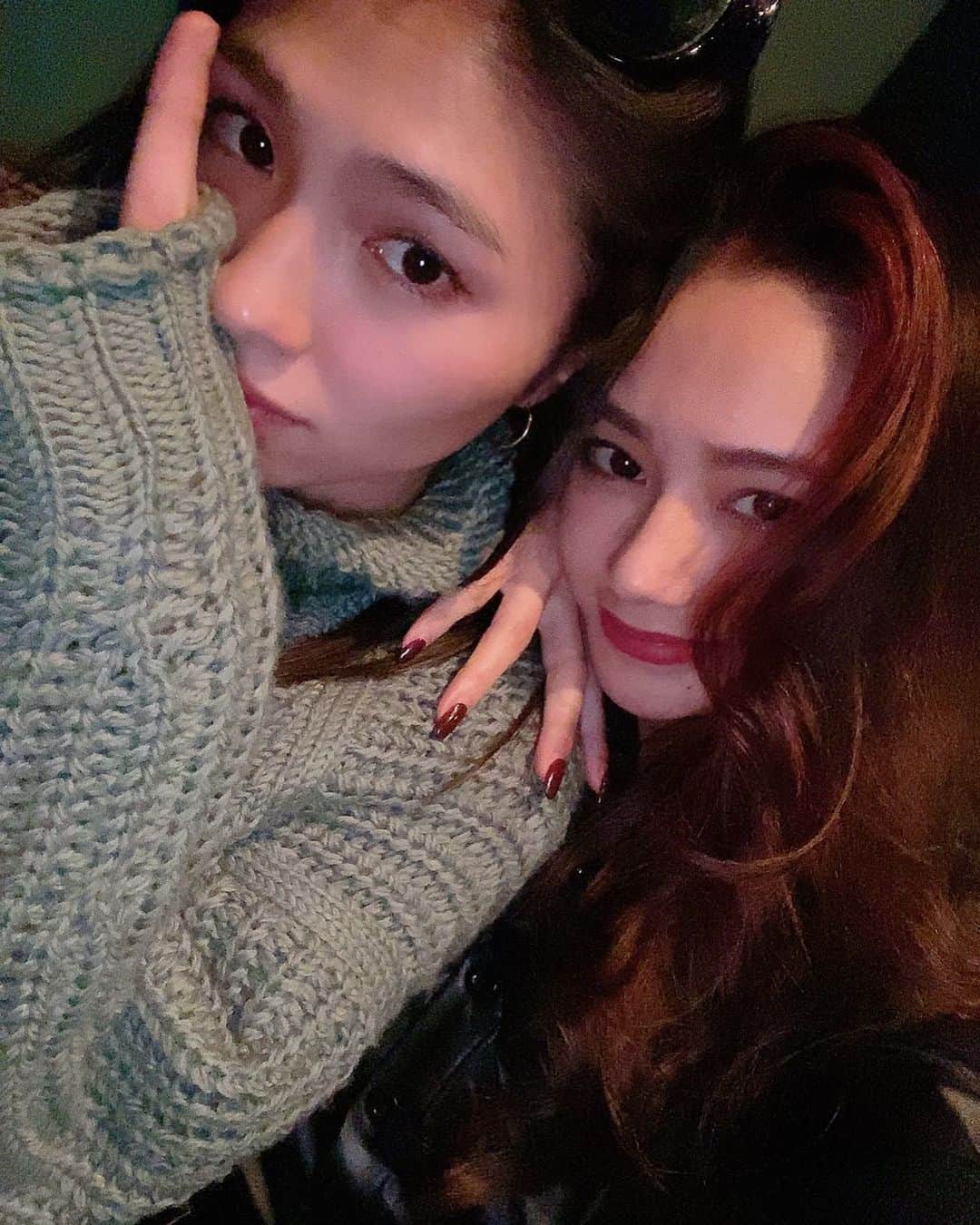 椿彩加のインスタグラム：「. 久々にあいり❤️  クリスマス一緒にいよってゆったら 仕事だからって冷たく言われたので 25日はあいりに会いに ロジックに行こうと思います。 クリスマスですし会いたいですしおすし🍣  #love #myfriend #今まで #記念日系は #一緒だったのに #断られた #クリスマス #ですよ #ほぼ彼氏 #あいりはみんなの彼氏 #大好き #年越しもよろしくね #笑」
