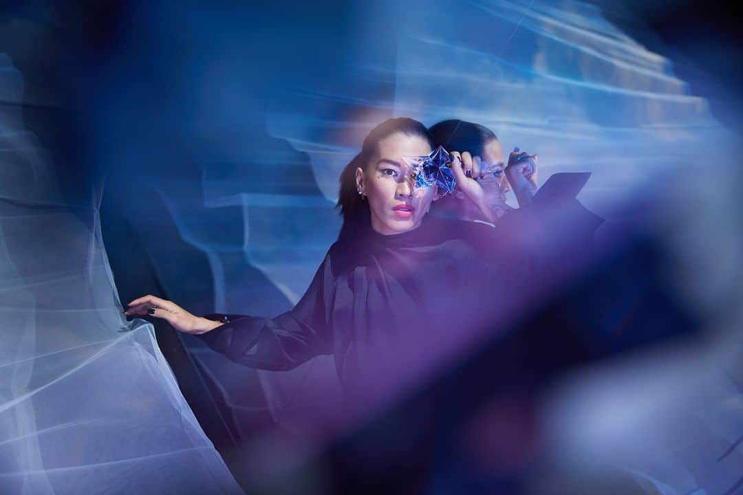 ミュグレーのインスタグラム：「Grab the infinite power of dreams to make your world wilder and better. Time to turn your reality wilder. @dressingleeloo #MuglerAngel #WilderThanDreams」