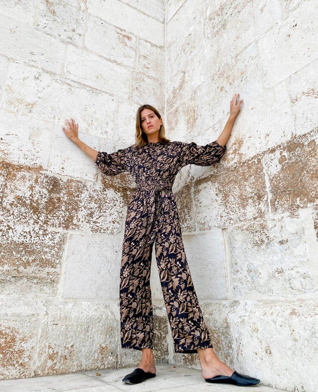 クレオベラのインスタグラム：「NEW IN just in time for the holiday season...The Nylah Jumpsuit. This piece is made from 100% lenzing viscose satin, an upcycled fabric made from wood pulp. Which means it feels like silk, but has a much lower environmental impact. Win, win.」