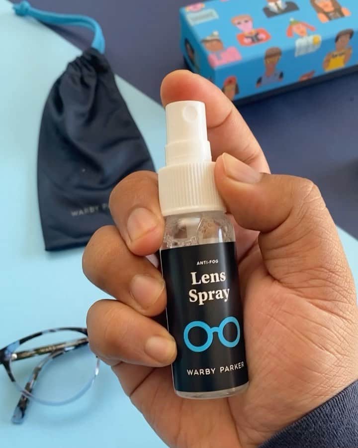 Warby Parkerのインスタグラム：「🚨GIVEAWAY ALERT 🚨 Are your glasses fogging up? Our Clean My Lenses Kit now comes with anti-fog spray, which will leave your lenses sparkling and steam-free all season long 👓✨ Treat your frames by: 1. Liking this post 2. Sharing this post to your Story (make sure your profile is public and tag @warbyparker so we can see 👀!) Enter 12/2 until 12 P.M. ET on 12/4. We’ll choose 5 winners at random! Don’t want to leave it to chance? Tap the 🛍️ icon to get yours! . . . . . No purchase necessary. 50 U.S./DC, 18+. Enter by 12/4/2020 at 12:00 P.M. ET. See official rules at https://warby.me/36SSCPo for details. Void where prohibited.」