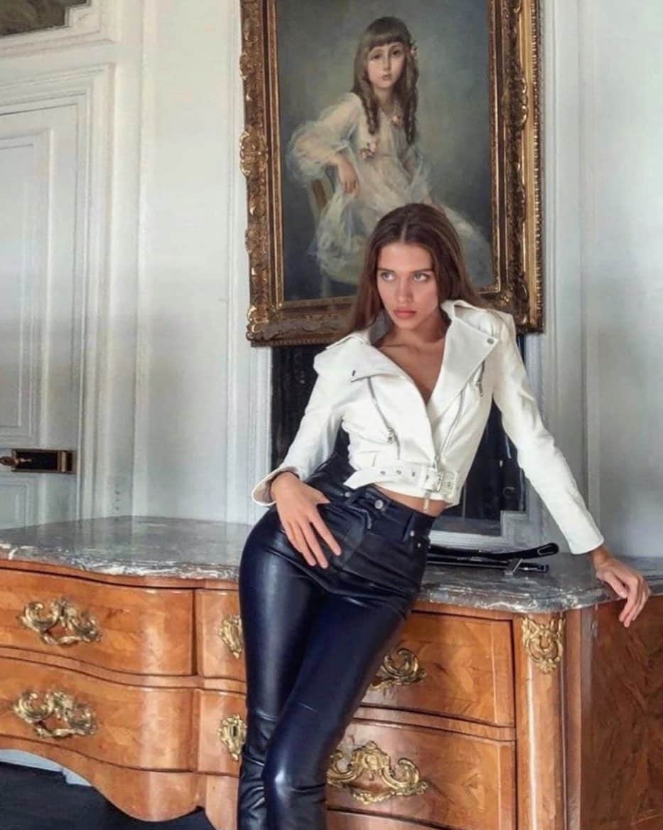 のインスタグラム：「LE TEMPS RETROUVE I Featuring our leather pants High-waisted #jitrois available in black, on jitrois.com.  [documenting le temps retrouvé #MarcelProust]   Thanks to @victoriaperusheva」
