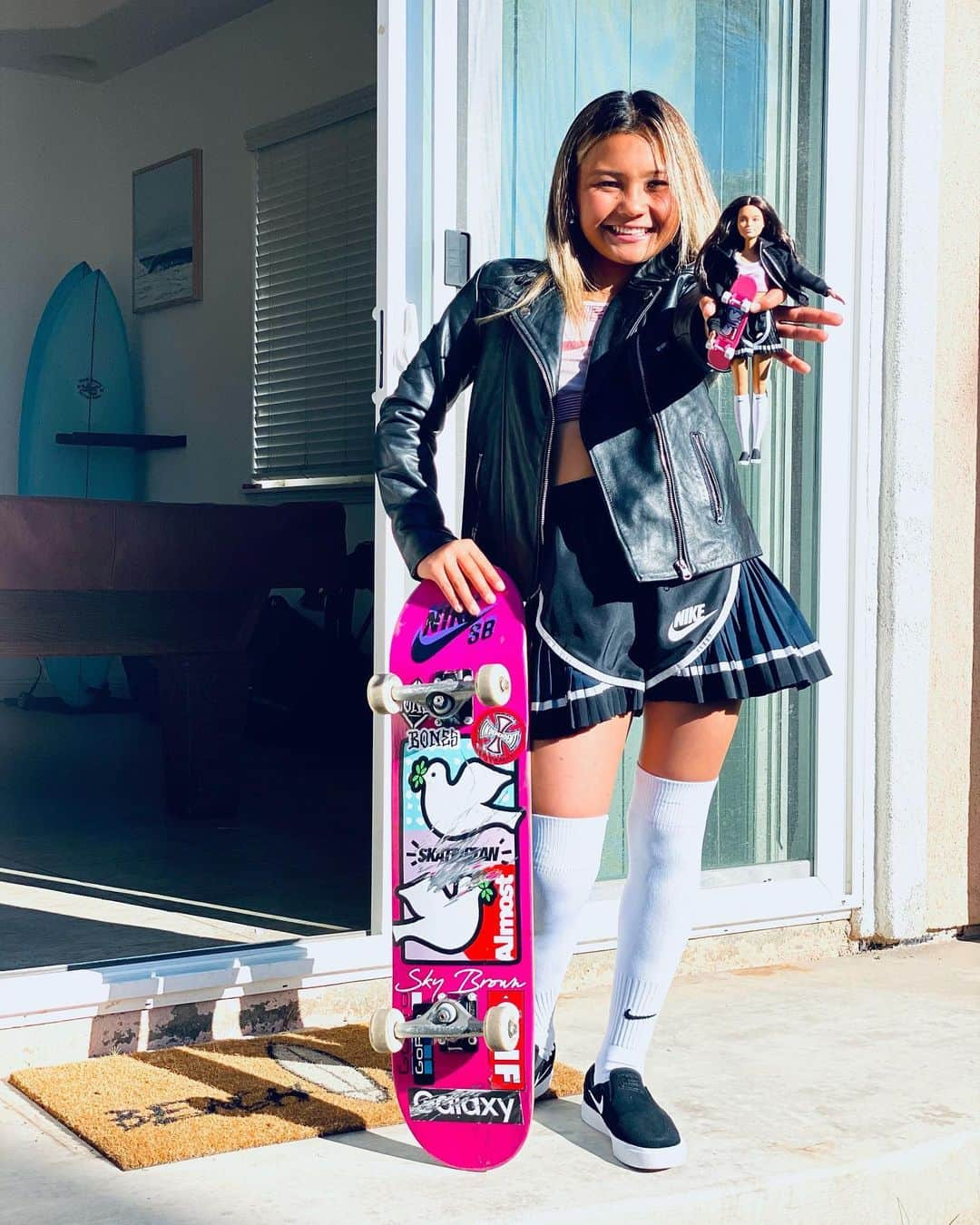 バービーさんのインスタグラム写真 - (バービーInstagram)「There are so many ways to follow your dreams – just ask skater, surfer, and sports champion, @SkyBrown! 🛹 Today, Barbie is proud to honor Sky as the youngest ever #Barbie Role Model, and the youngest person set to compete on the world’s largest sporting stage since 1936. At 12 years old, she inspires girls and boys to break boundaries, chase their passions, and go for the gold at any age. 🏅#YouCanBeAnything」12月3日 7時39分 - barbie