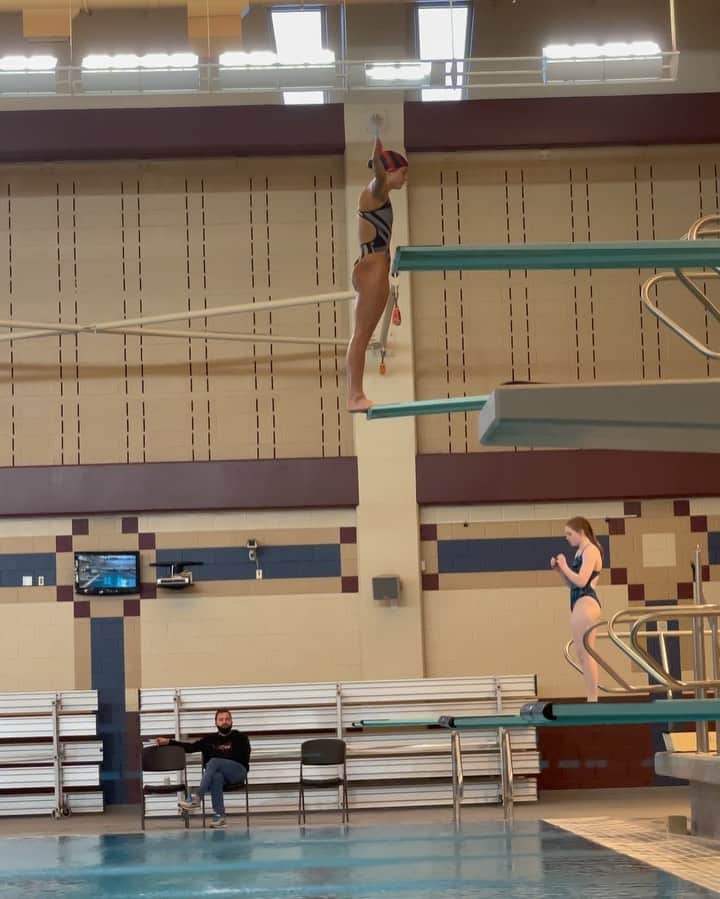 のインスタグラム：「Had a little mock meet this morning. Still have lots of work to do before nationals in 2 weeks, but felt pretty good to put this list together under pressure,  with a lot of nerves 😊」