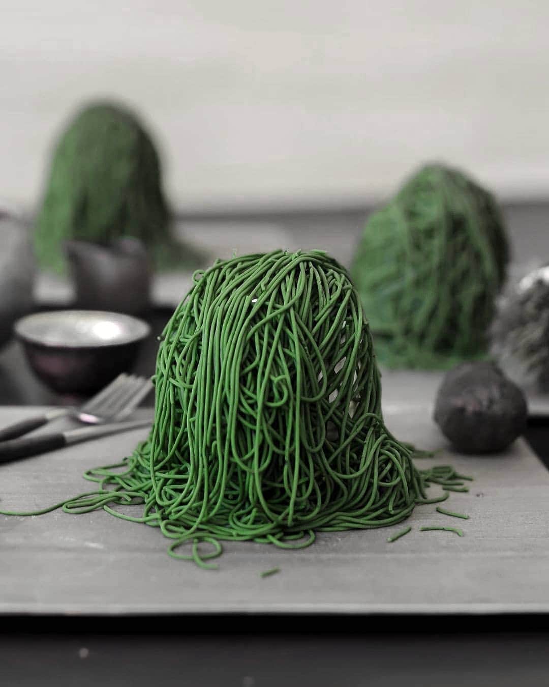 Matchæologist®さんのインスタグラム写真 - (Matchæologist®Instagram)「🙋 Raise your hand if you’d like to grab a spoon and devour this 😱 mouth-watering #Matcha #MontBlanc by @_hiistagram_! 😋 We’re definitely drooling over this #Matcha Masterpiece! . We are sure that the Matcha-Hojicha 🍃 flavour combination will sure please your eyes and taste buds in no time! . We’ve got you covered if you’re craving the captivating taste of matcha green tea 🌿— the ultimate superfood that you can combine into any of your favourite creations! Try our Midori™ Matcha. It’s a perfect matcha grade for use in any delicious matcha recipes! 🍰 . 👉 Click the link in our bio @Matchaeologist. . Matchæologist® #Matchaeologist Matchaeologist.com」12月3日 2時10分 - matchaeologist