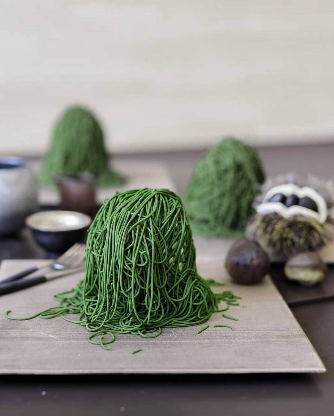 Matchæologist®さんのインスタグラム写真 - (Matchæologist®Instagram)「🙋 Raise your hand if you’d like to grab a spoon and devour this 😱 mouth-watering #Matcha #MontBlanc by @_hiistagram_! 😋 We’re definitely drooling over this #Matcha Masterpiece! . We are sure that the Matcha-Hojicha 🍃 flavour combination will sure please your eyes and taste buds in no time! . We’ve got you covered if you’re craving the captivating taste of matcha green tea 🌿— the ultimate superfood that you can combine into any of your favourite creations! Try our Midori™ Matcha. It’s a perfect matcha grade for use in any delicious matcha recipes! 🍰 . 👉 Click the link in our bio @Matchaeologist. . Matchæologist® #Matchaeologist Matchaeologist.com」12月3日 2時10分 - matchaeologist
