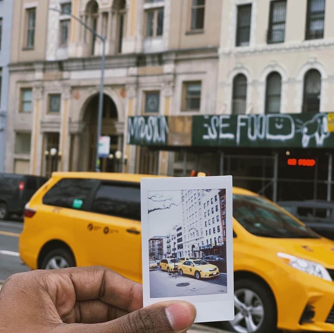 Fujifilm Instax North Americaさんのインスタグラム写真 - (Fujifilm Instax North AmericaInstagram)「You miss 100% of the shots you don’t take! @luda_ captured and nailed 10/10 of his shots with the Mini 11 🔥☀ Comment 💯 if you’re feelin’ motivated today!⁠⠀ .⁠⠀ .⁠⠀ .⁠⠀ #give10⁠⠀ #dontjusttakegive⁠⠀ #nyc⁠⠀」12月3日 2時12分 - fujifilm_instax_northamerica