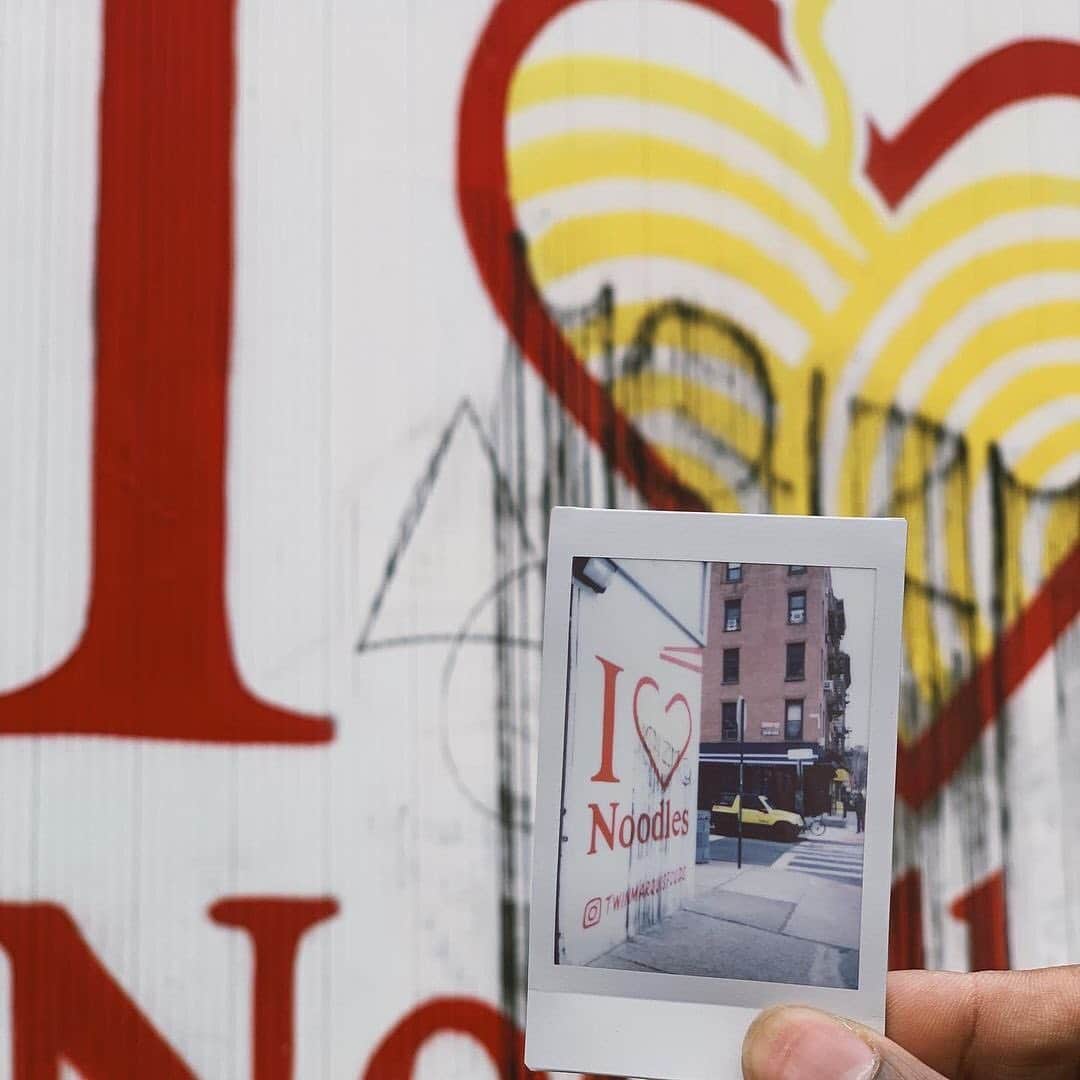 Fujifilm Instax North Americaさんのインスタグラム写真 - (Fujifilm Instax North AmericaInstagram)「You miss 100% of the shots you don’t take! @luda_ captured and nailed 10/10 of his shots with the Mini 11 🔥☀ Comment 💯 if you’re feelin’ motivated today!⁠⠀ .⁠⠀ .⁠⠀ .⁠⠀ #give10⁠⠀ #dontjusttakegive⁠⠀ #nyc⁠⠀」12月3日 2時12分 - fujifilm_instax_northamerica