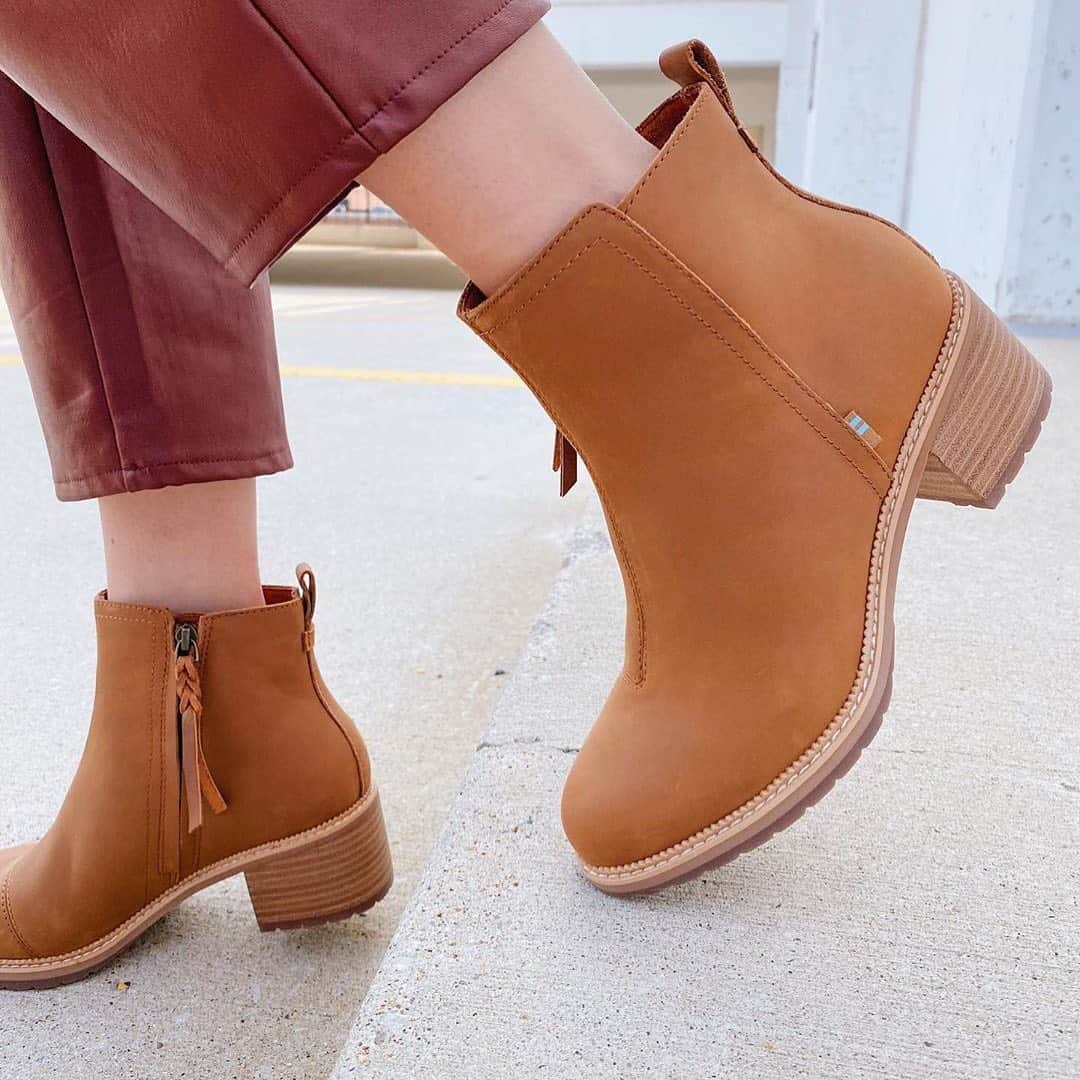 トムズシューズのインスタグラム：「The Marina Boot speaks for itself. We just thought you should know that every purchase supports some pretty amazing causes, like access to education.   Styled by @addiewink // #regram」