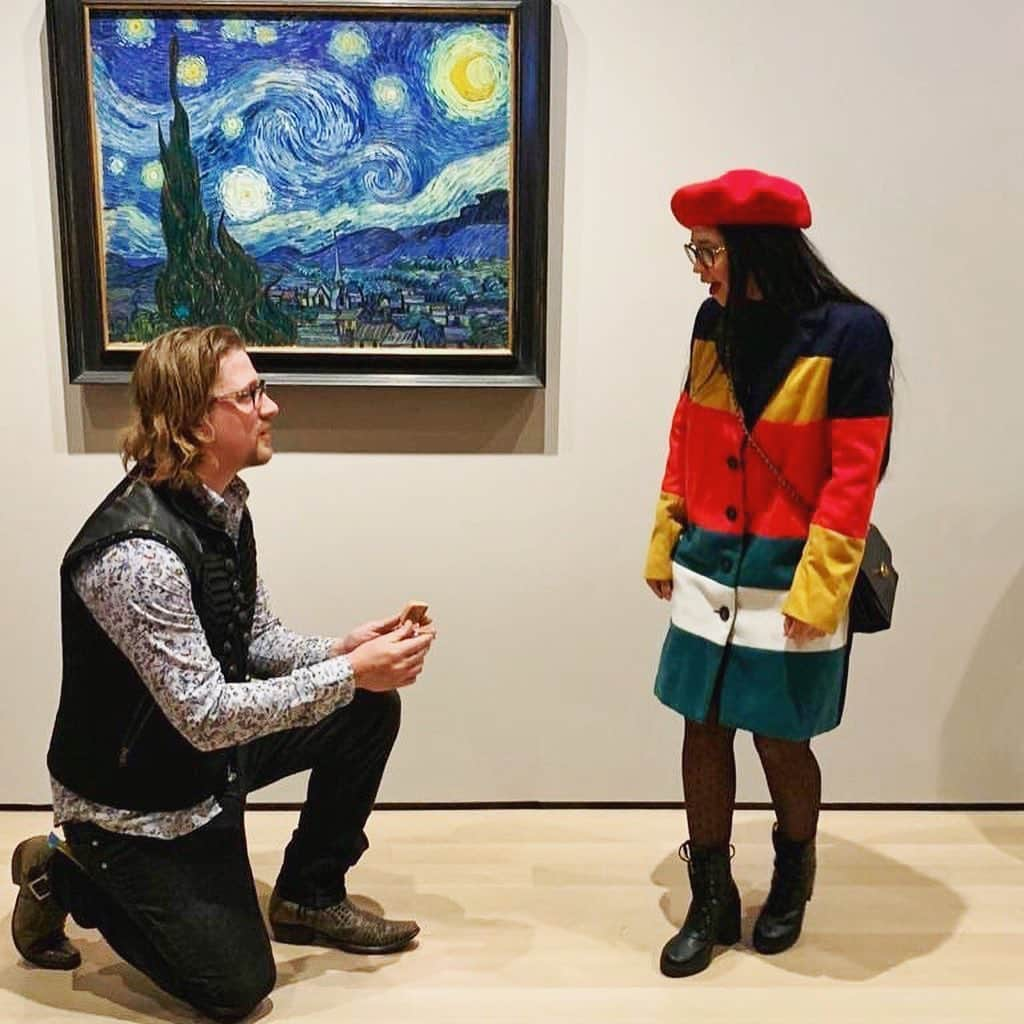 ニューヨーク近代美術館さんのインスタグラム写真 - (ニューヨーク近代美術館Instagram)「A Starry Night love story ❤️💍✨  In November 2019, @00steeves proposed to @briggitparilli in our galleries (#shesaidyes!). What made you fall in love with #VincentvanGogh’s iconic painting?  This Thursday, December 3, at 8pm EST, join actor and playwright @annadeaveresmith on our YouTube for a reading of Van Gogh’s letters to his brother Theo, plus a live Q&A with curator @ann.temkin as part of our #MoMAVirtualViews. Can’t make it? The whole event will be available on our channel immediately afterwards!  Explore the painting in astonishing detail—including a new, interactive 3D model—at mo.ma/virtualstarrynight   📸 @00steeves #StarryNight #VanGogh #proposal #artlovers」12月3日 2時25分 - themuseumofmodernart