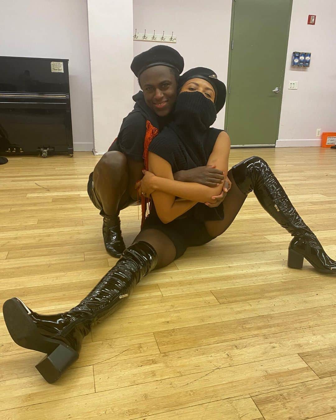 のインスタグラム：「Fun times through a pandemic with positive people .   😘 @katgraham」
